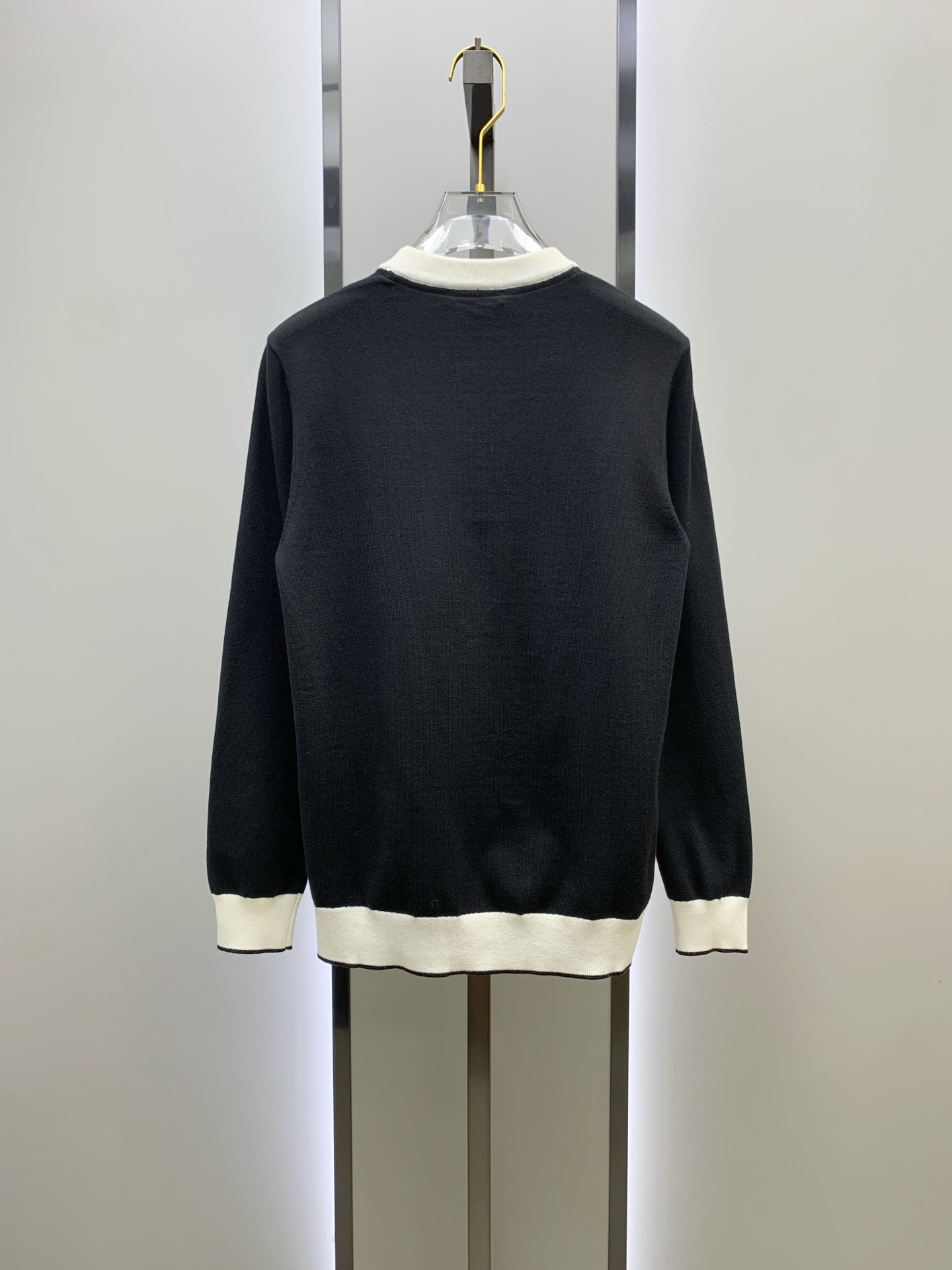 P芬迪25ss秋冬【新品】毛衣专供狠货，进口原版科技羊毛精纺！精细针织一体，色彩混织纯手工技艺呈现 档次