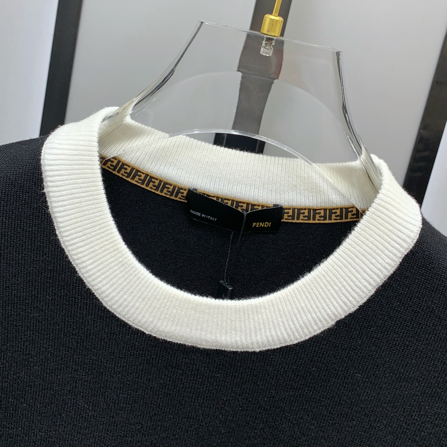 P芬迪25ss秋冬【新品】毛衣专供狠货，进口原版科技羊毛精纺！精细针织一体，色彩混织纯手工技艺呈现 档次