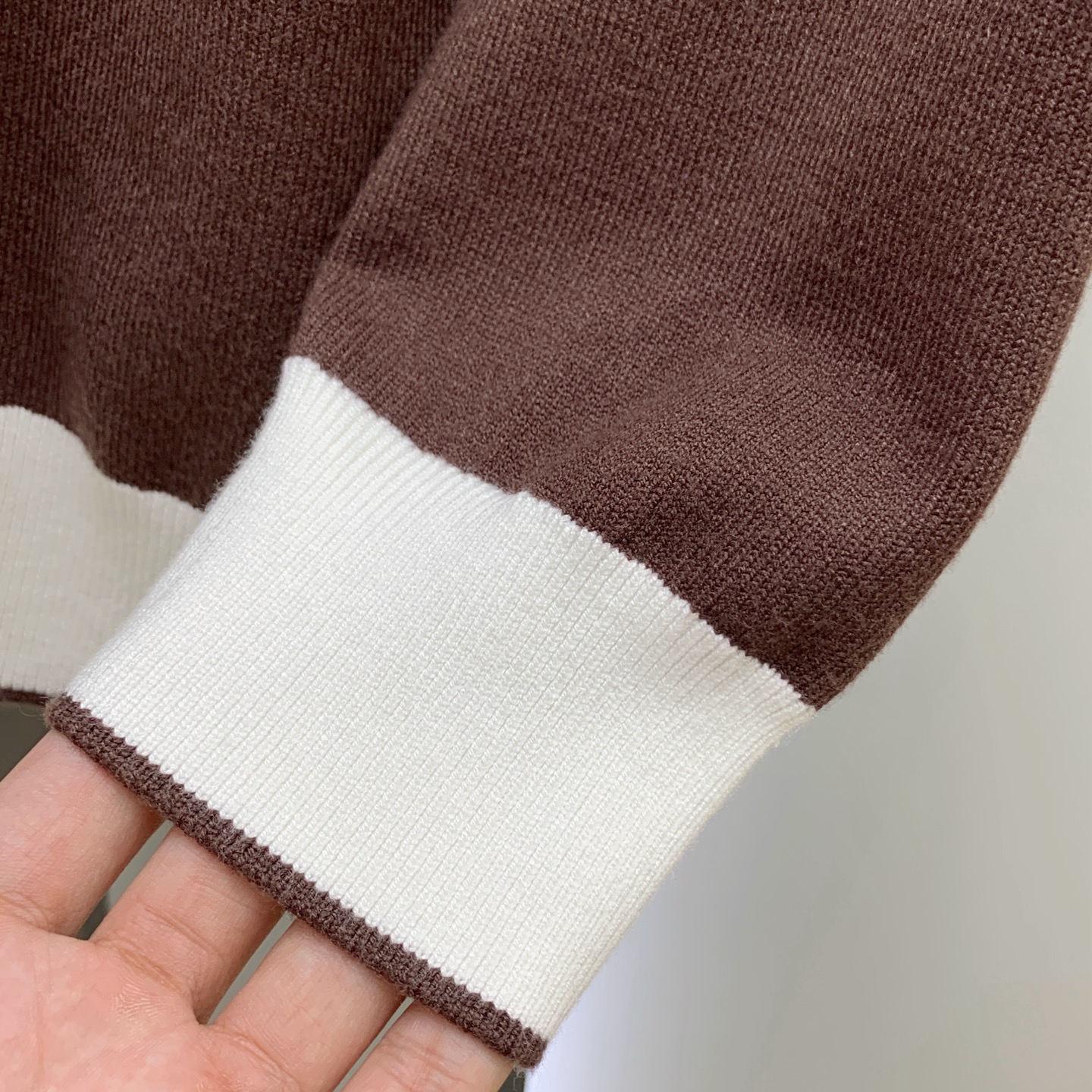 P芬迪25ss秋冬【新品】毛衣专供狠货，进口原版科技羊毛精纺！精细针织一体，色彩混织纯手工技艺呈现 档次