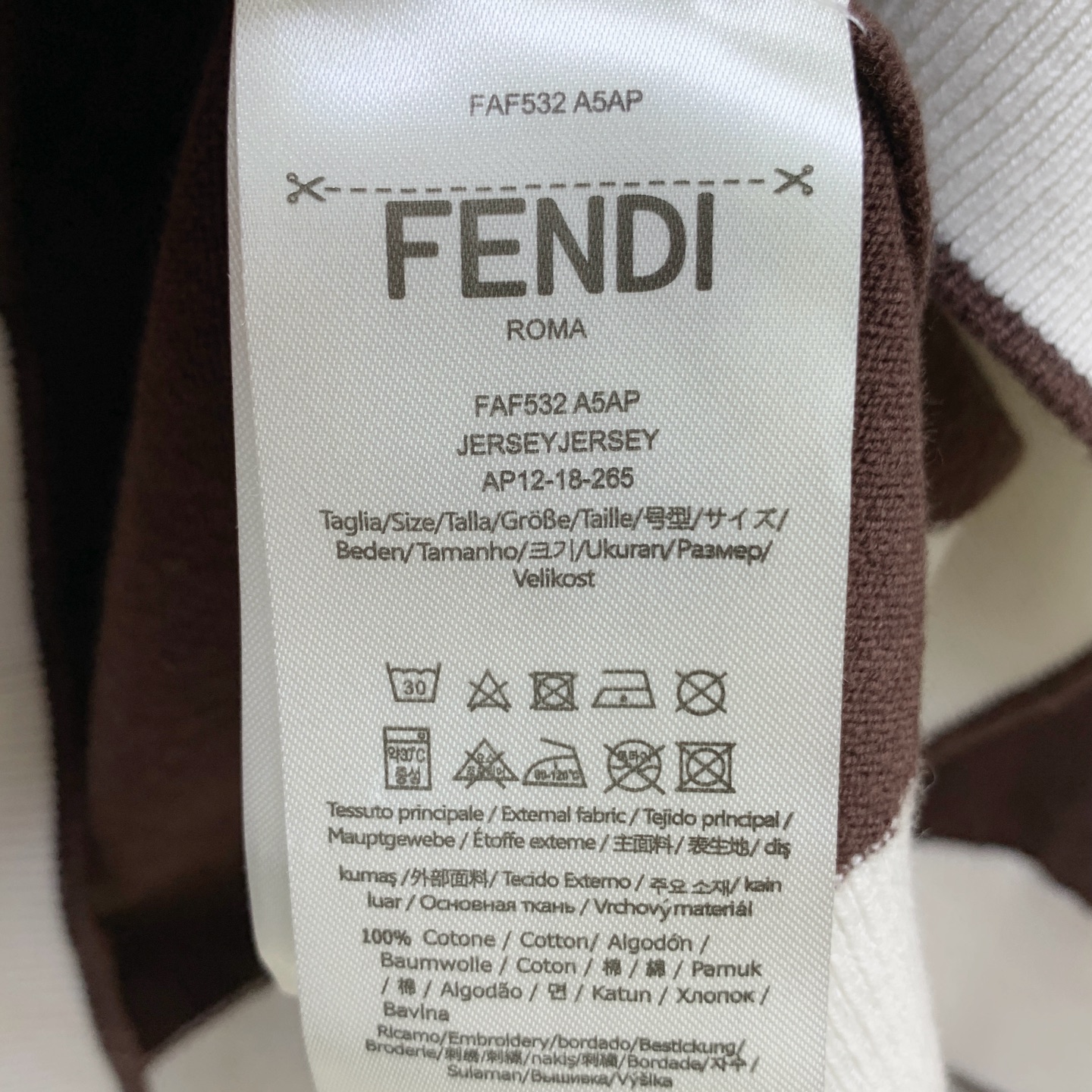 P芬迪25ss秋冬【新品】毛衣专供狠货，进口原版科技羊毛精纺！精细针织一体，色彩混织纯手工技艺呈现 档次