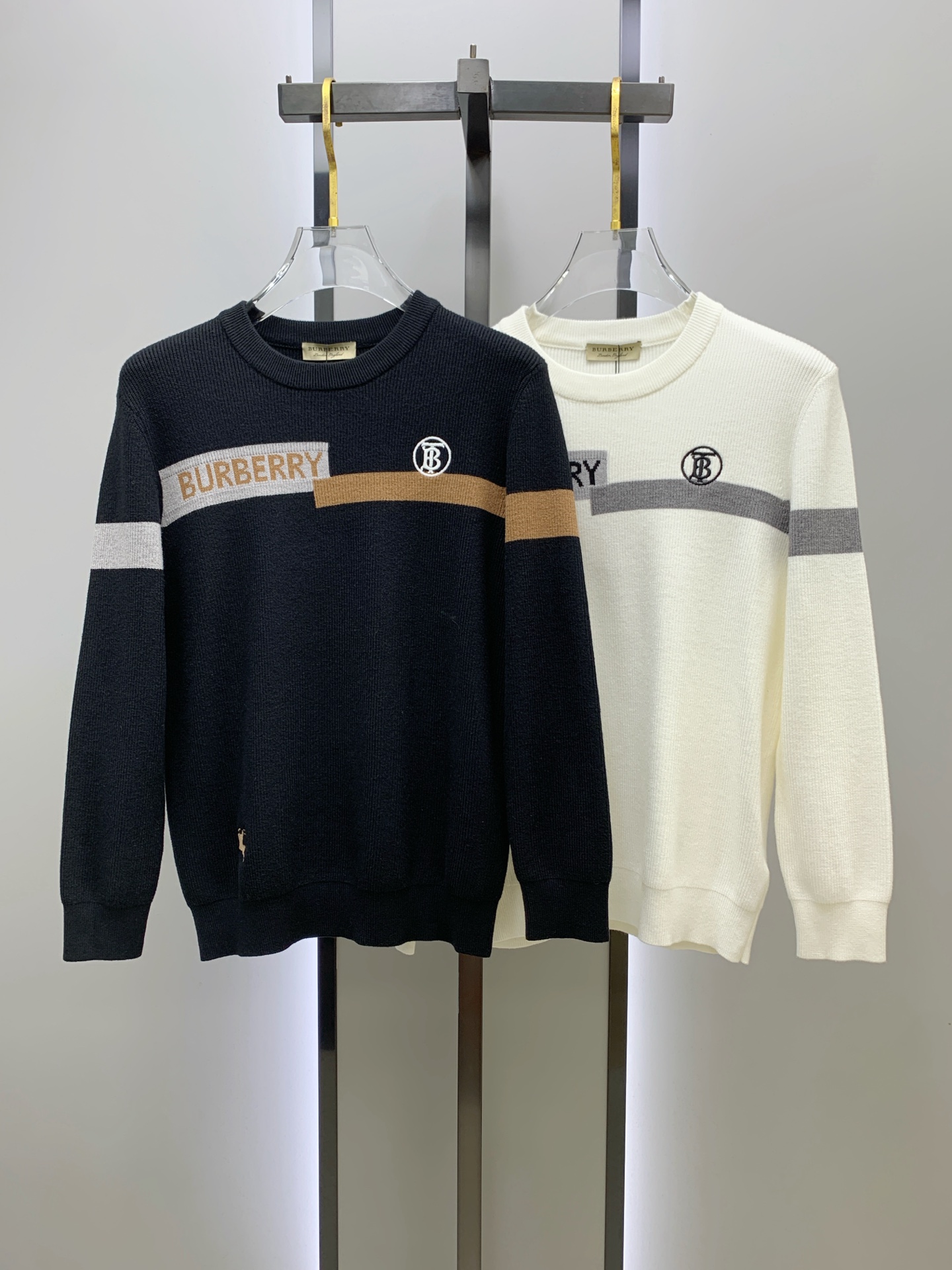 P巴宝莉25ss秋冬【新品】毛衣专供狠货，进口原版科技羊毛精纺！精细针织一体，色彩混织纯手工技艺呈现 档