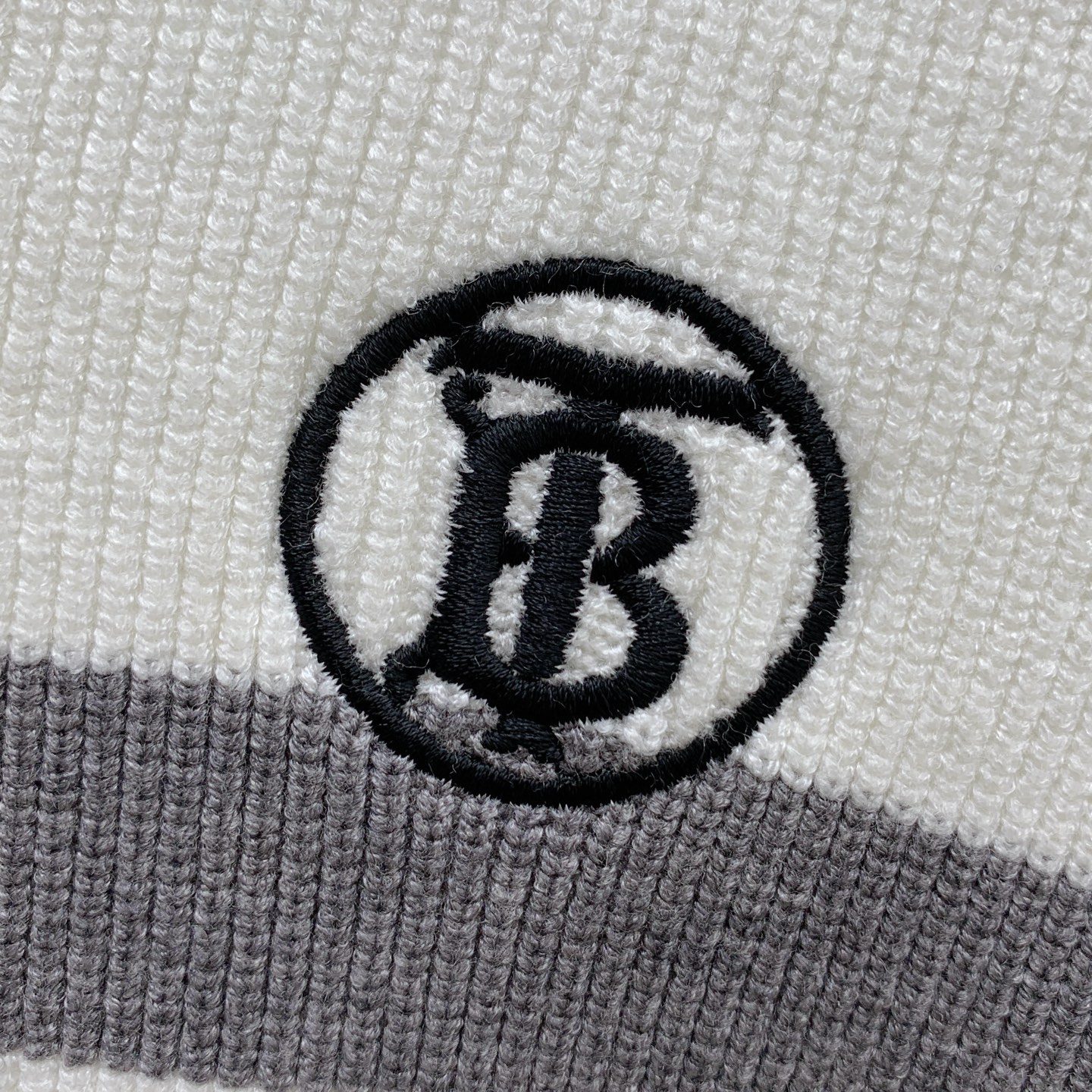 P巴宝莉25ss秋冬【新品】毛衣专供狠货，进口原版科技羊毛精纺！精细针织一体，色彩混织纯手工技艺呈现 档