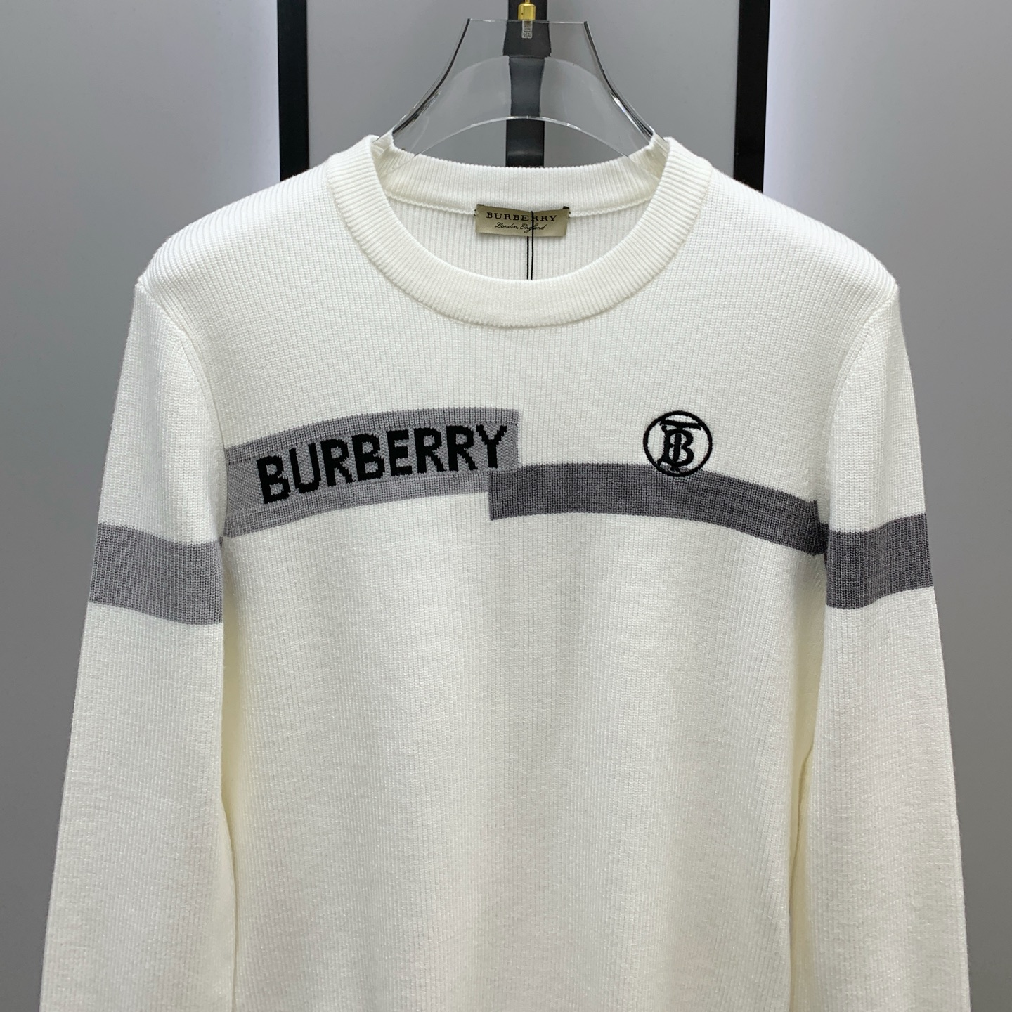 P巴宝莉25ss秋冬【新品】毛衣专供狠货，进口原版科技羊毛精纺！精细针织一体，色彩混织纯手工技艺呈现 档