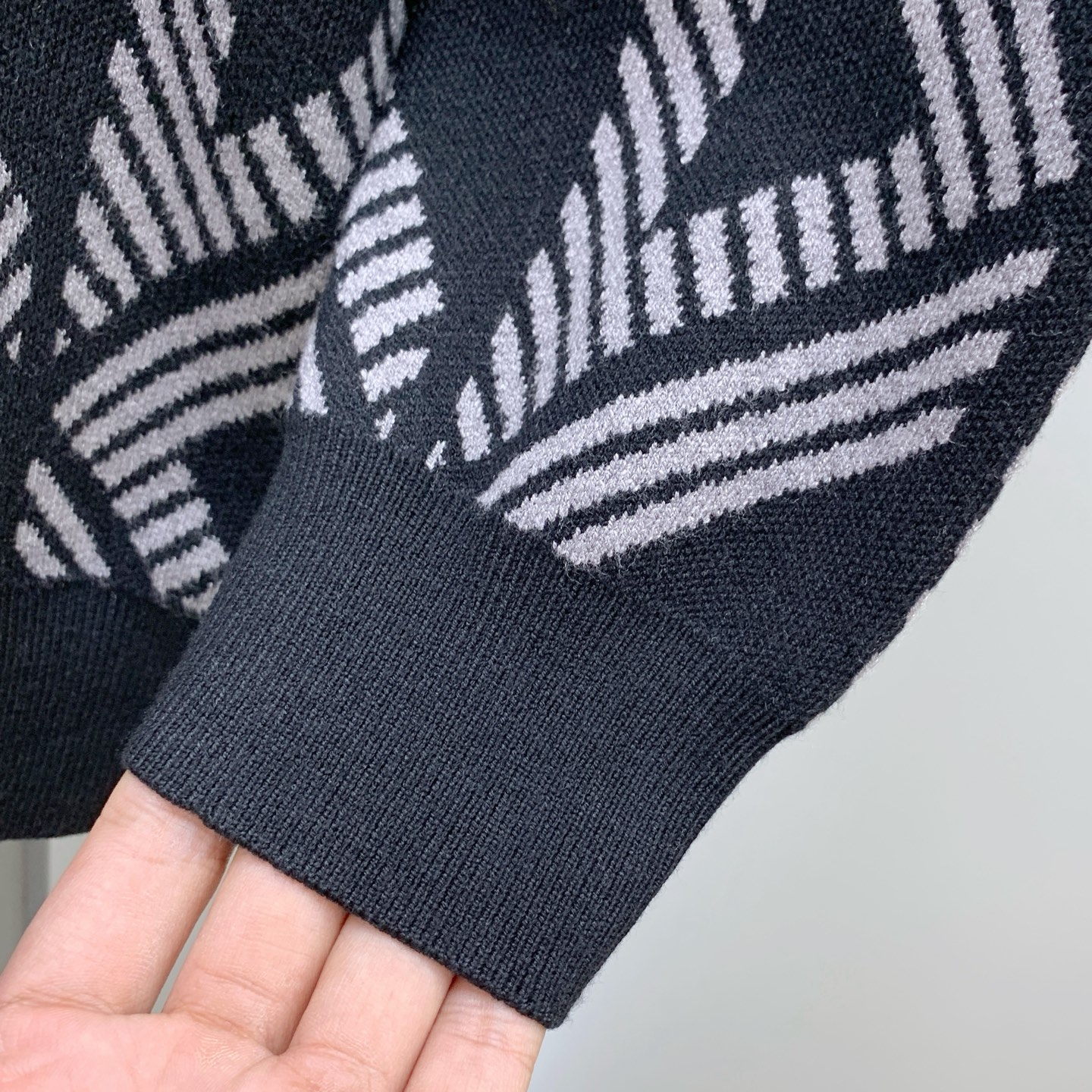 P迪奥25ss秋冬【新品】毛衣专供狠货，进口原版科技羊毛精纺！精细针织一体，色彩混织纯手工技艺呈现 档次