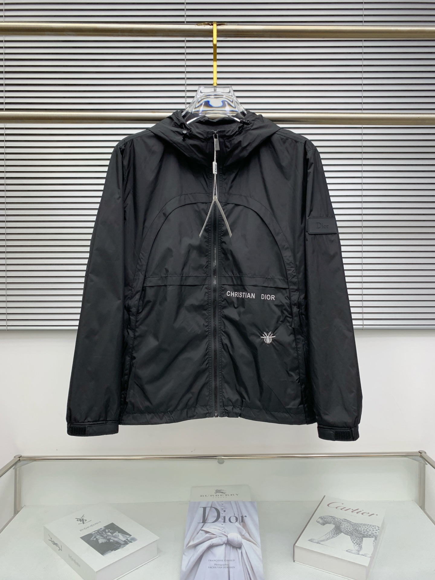 P迪奥25ss早秋【新品】风衣夹克外套爆款 秋冬专柜新款休闲时尚夹克外套！超前卫设计风格 细腻舒适 穿着