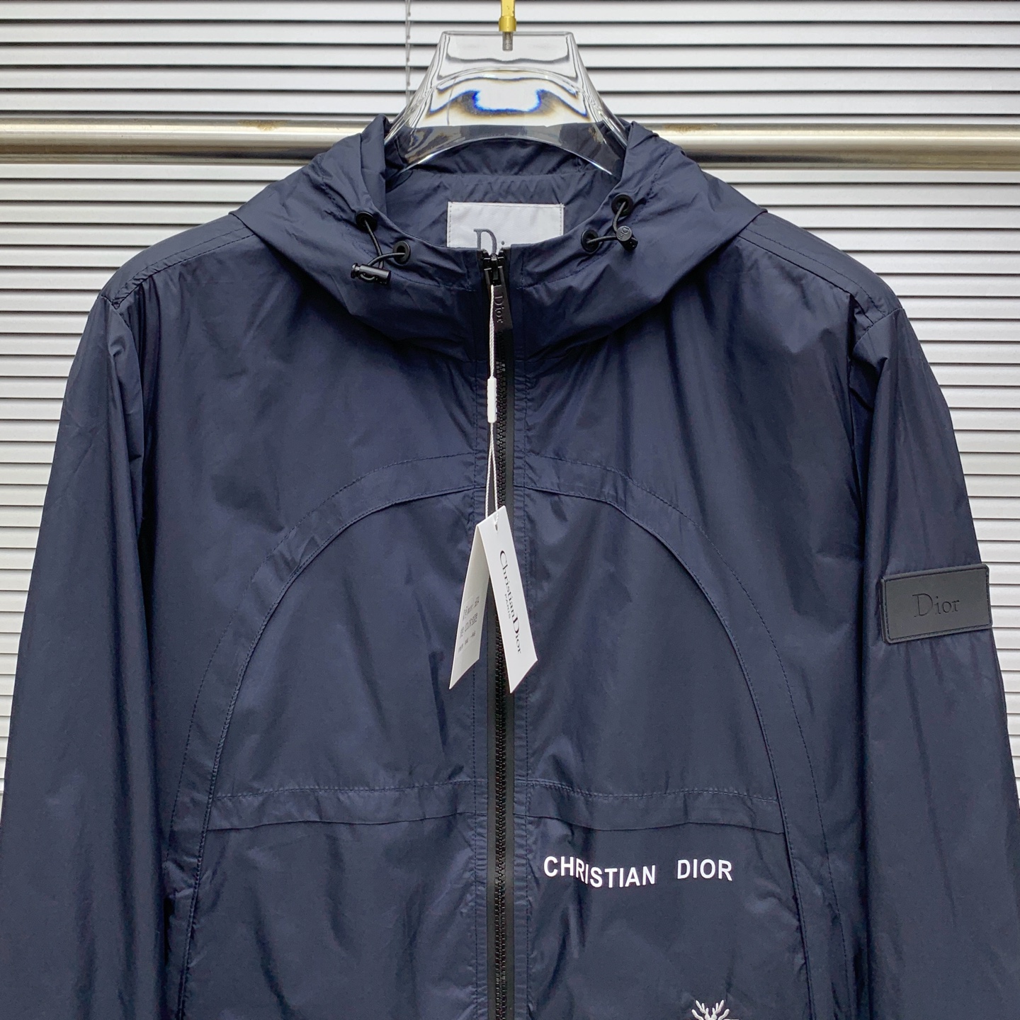 P迪奥25ss早秋【新品】风衣夹克外套爆款 秋冬专柜新款休闲时尚夹克外套！超前卫设计风格 细腻舒适 穿着