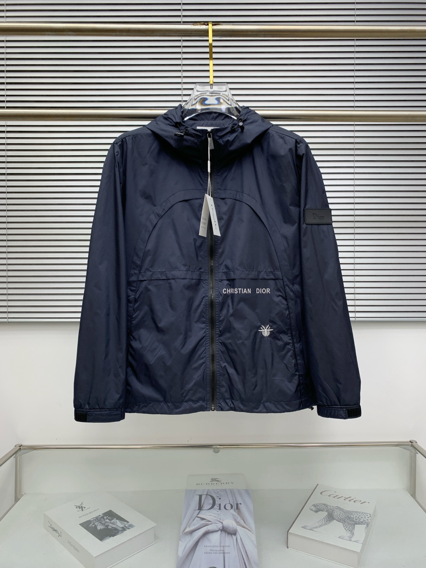 P迪奥25ss早秋【新品】风衣夹克外套爆款 秋冬专柜新款休闲时尚夹克外套！超前卫设计风格 细腻舒适 穿着