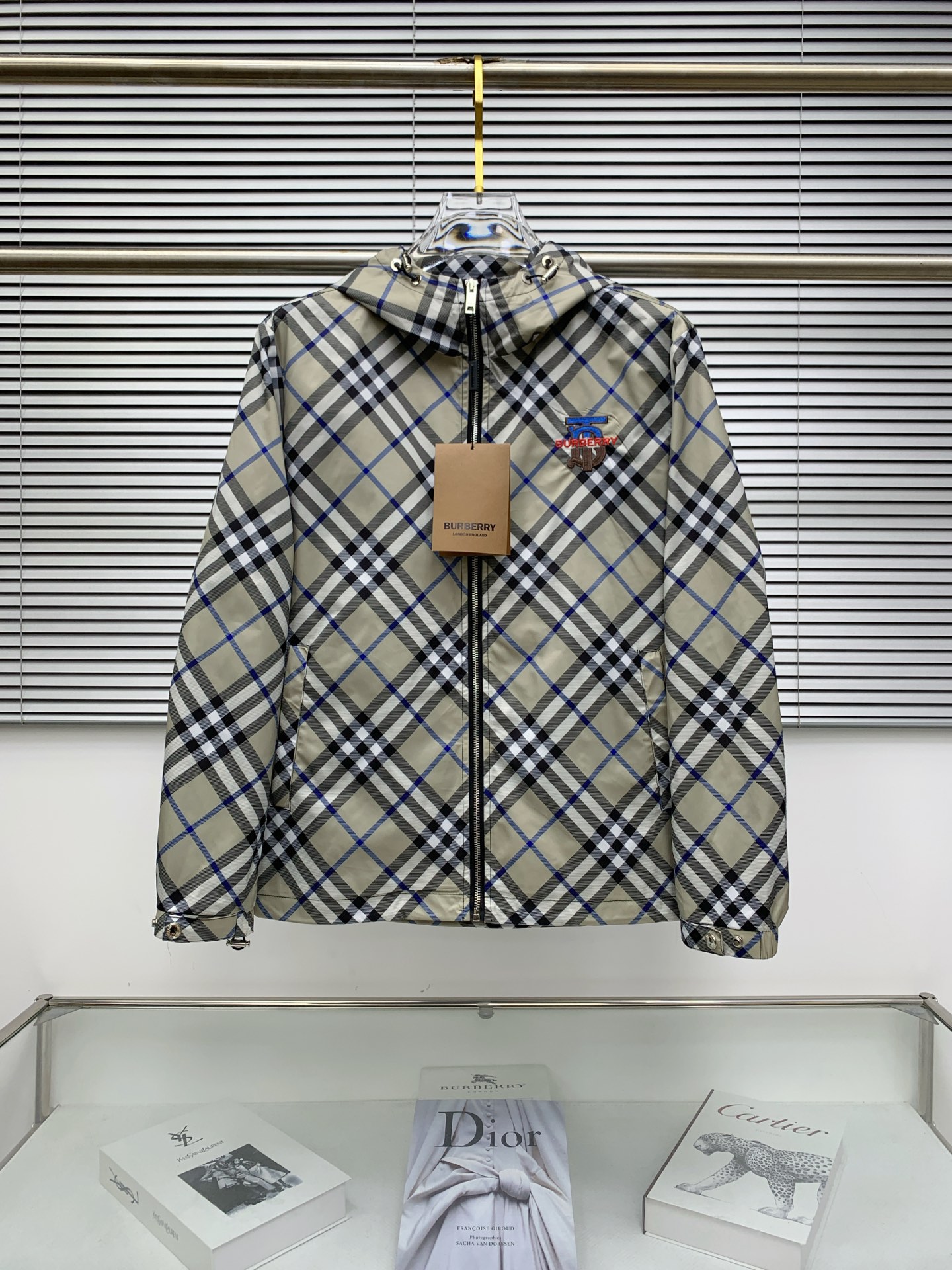 P巴宝莉25ss早秋【新品】风衣夹克外套爆款 秋冬专柜新款休闲时尚夹克外套！超前卫设计风格 细腻舒适 穿