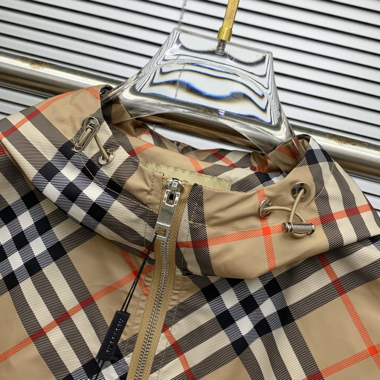 P巴宝莉25ss早秋【新品】风衣夹克外套爆款 秋冬专柜新款休闲时尚夹克外套！超前卫设计风格 细腻舒适 穿