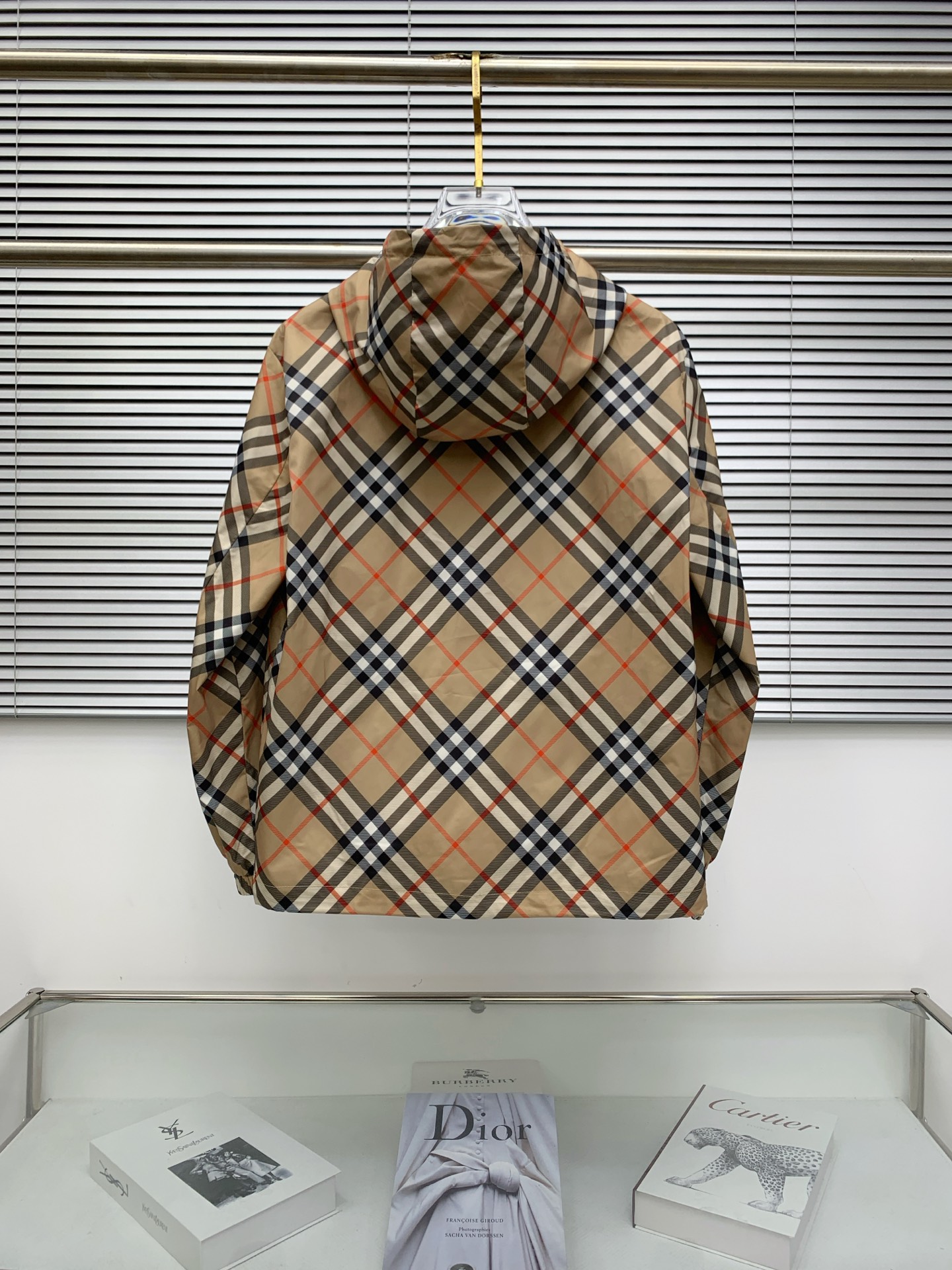 P巴宝莉25ss早秋【新品】风衣夹克外套爆款 秋冬专柜新款休闲时尚夹克外套！超前卫设计风格 细腻舒适 穿