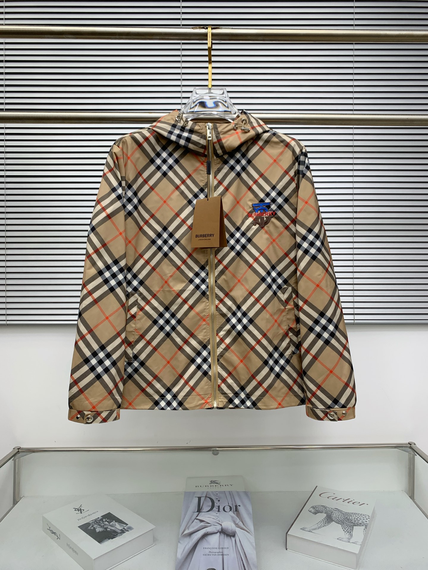 P巴宝莉25ss早秋【新品】风衣夹克外套爆款 秋冬专柜新款休闲时尚夹克外套！超前卫设计风格 细腻舒适 穿