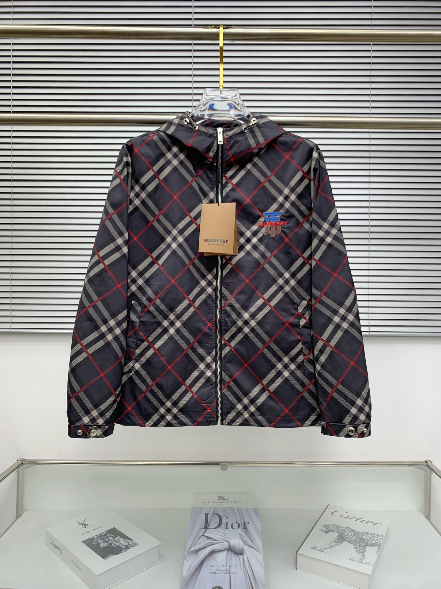 P巴宝莉25ss早秋【新品】风衣夹克外套爆款 秋冬专柜新款休闲时尚夹克外套！超前卫设计风格 细腻舒适 穿
