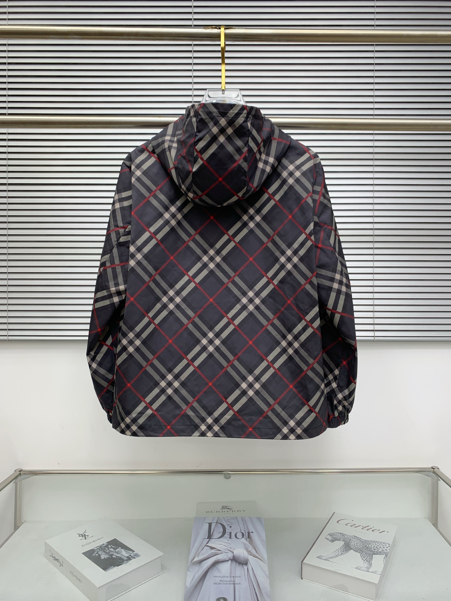 P巴宝莉25ss早秋【新品】风衣夹克外套爆款 秋冬专柜新款休闲时尚夹克外套！超前卫设计风格 细腻舒适 穿