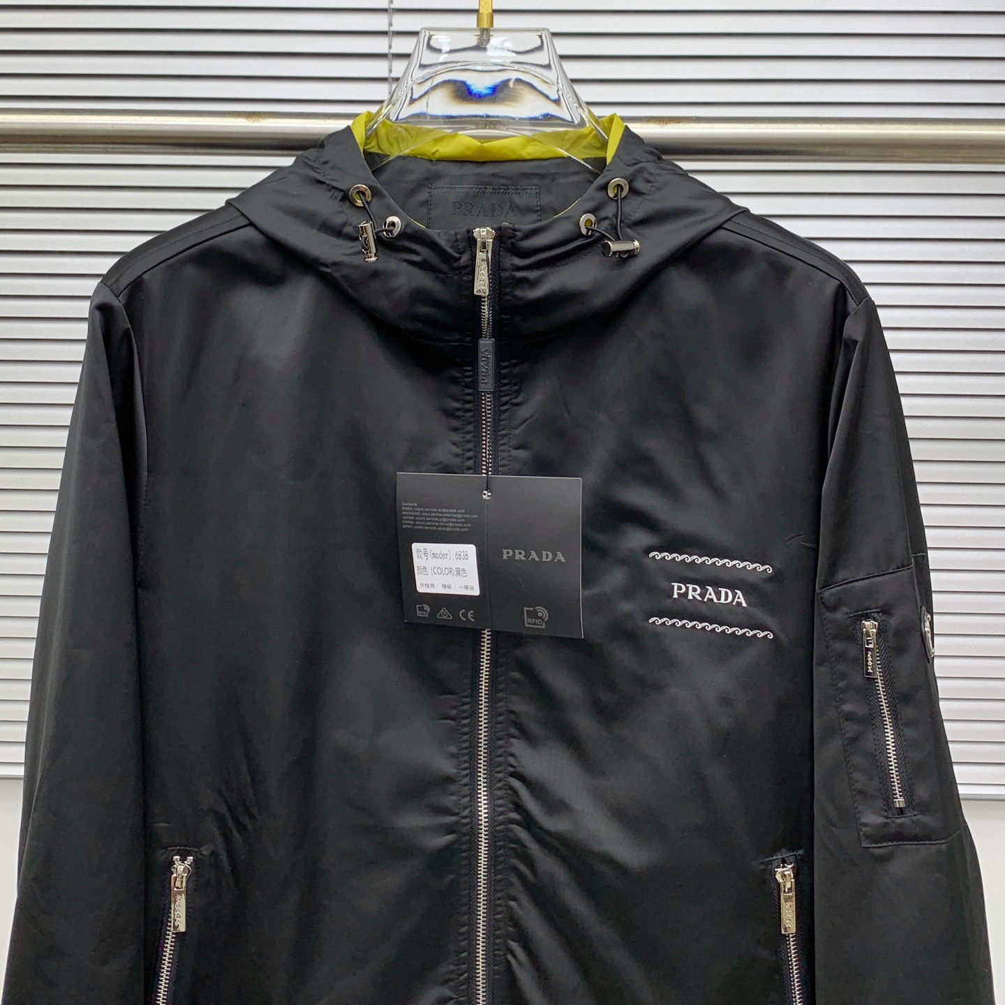 P普拉达25ss早秋【新品】风衣夹克外套爆款 秋冬专柜新款休闲时尚夹克外套！超前卫设计风格 细腻舒适 穿