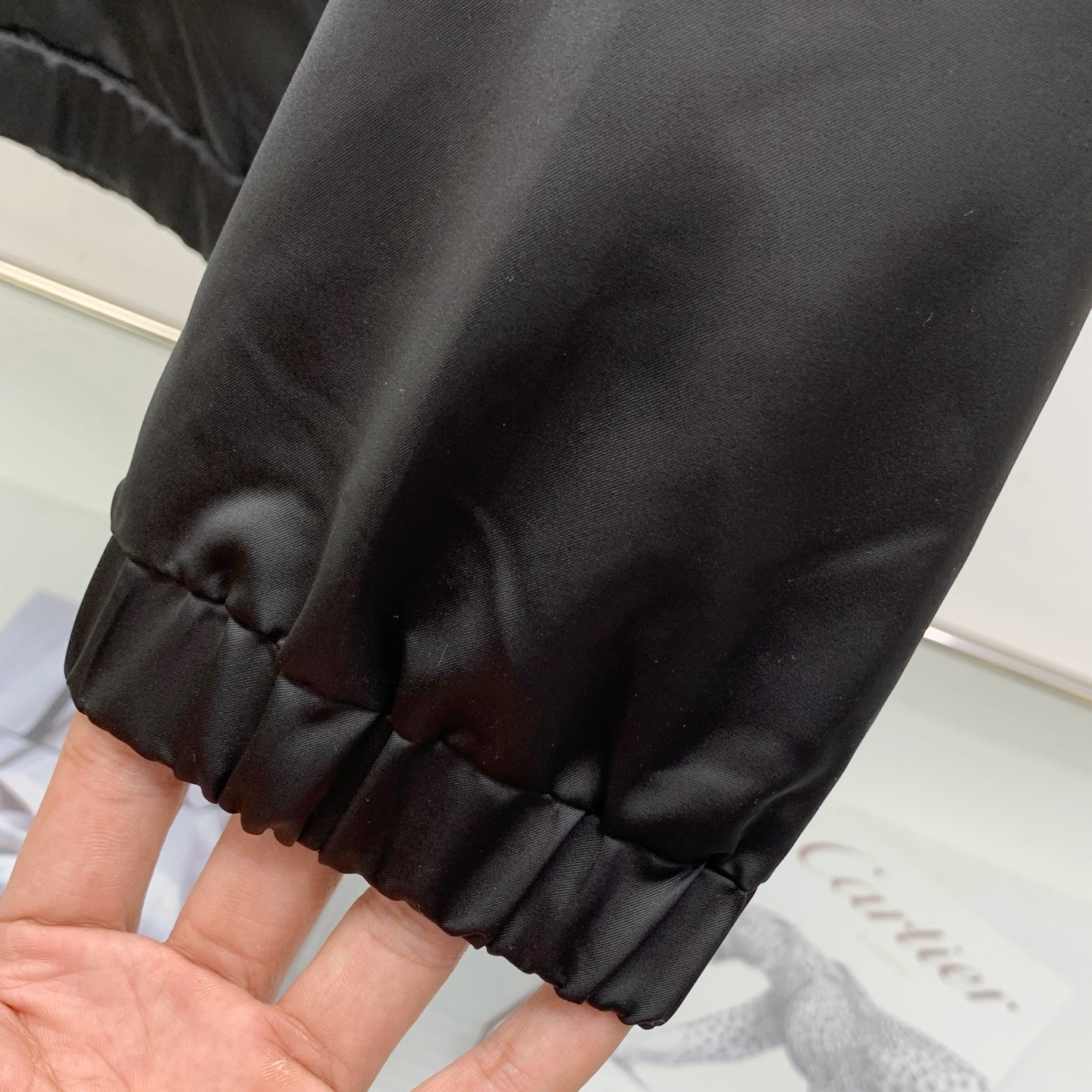 P普拉达25ss早秋【新品】风衣夹克外套爆款 秋冬专柜新款休闲时尚夹克外套！超前卫设计风格 细腻舒适 穿