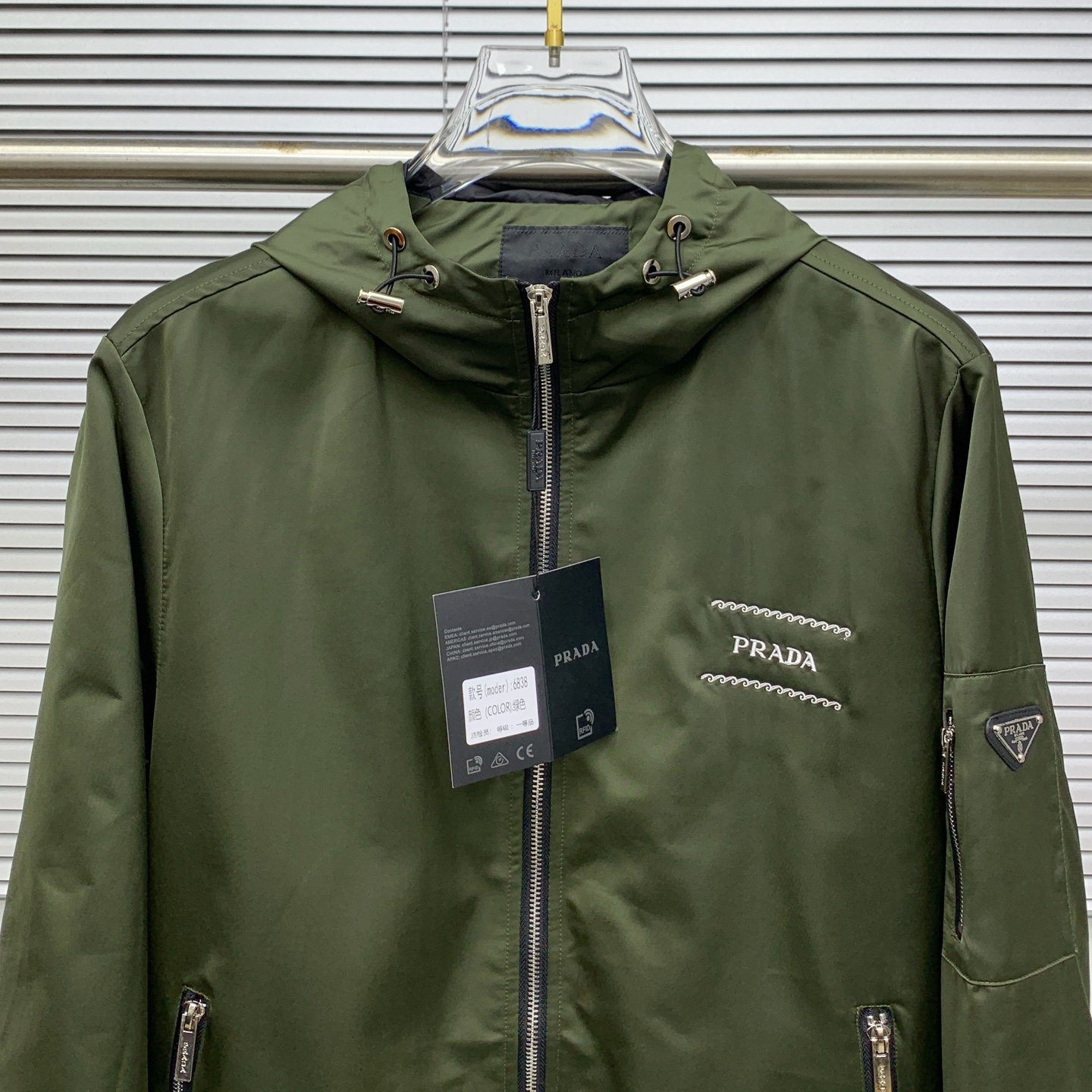 P普拉达25ss早秋【新品】风衣夹克外套爆款 秋冬专柜新款休闲时尚夹克外套！超前卫设计风格 细腻舒适 穿