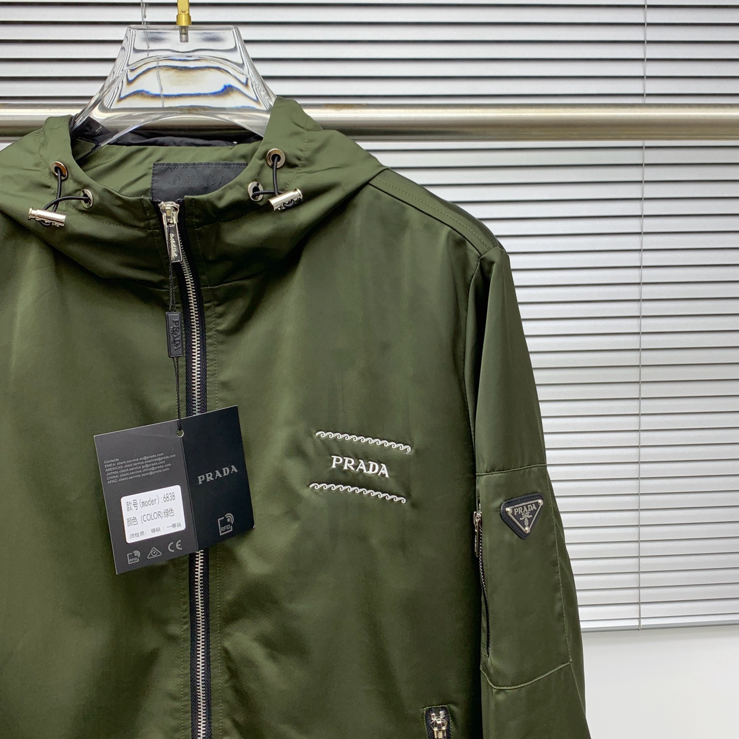 P普拉达25ss早秋【新品】风衣夹克外套爆款 秋冬专柜新款休闲时尚夹克外套！超前卫设计风格 细腻舒适 穿