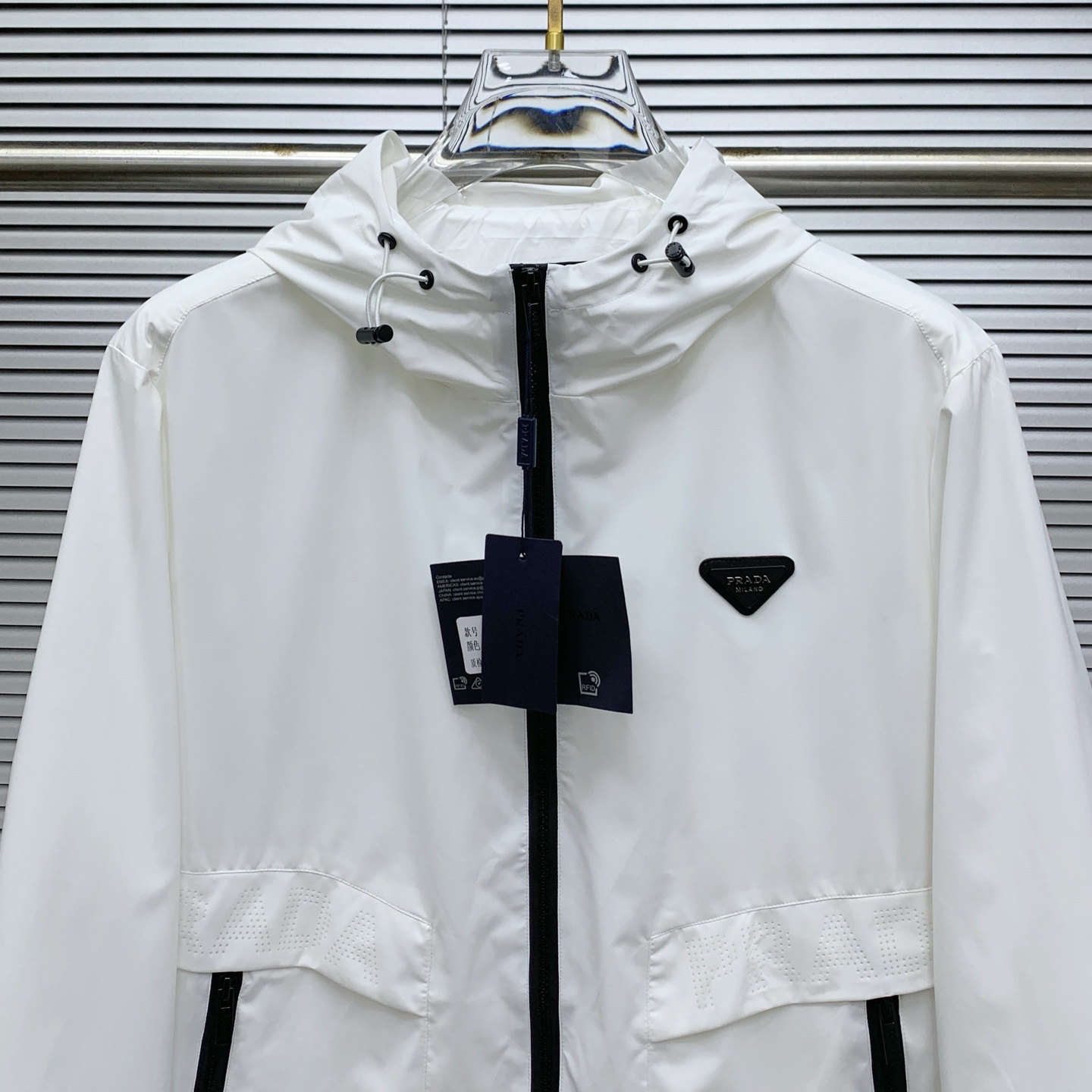P普拉达25ss早秋【新品】风衣夹克外套爆款 秋冬专柜新款休闲时尚夹克外套！超前卫设计风格 细腻舒适 穿
