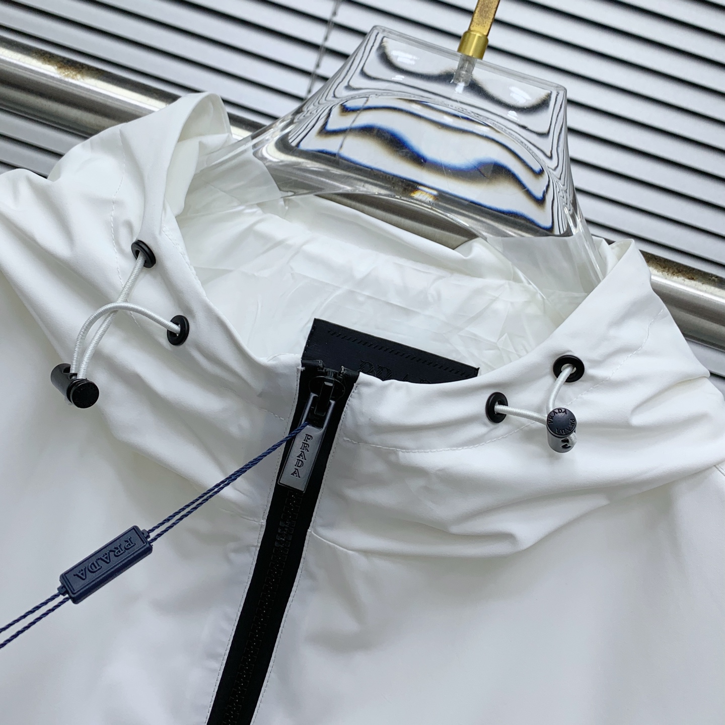 P普拉达25ss早秋【新品】风衣夹克外套爆款 秋冬专柜新款休闲时尚夹克外套！超前卫设计风格 细腻舒适 穿
