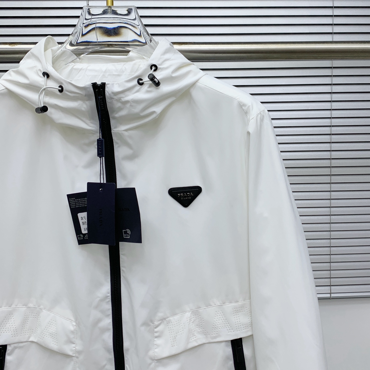 P普拉达25ss早秋【新品】风衣夹克外套爆款 秋冬专柜新款休闲时尚夹克外套！超前卫设计风格 细腻舒适 穿