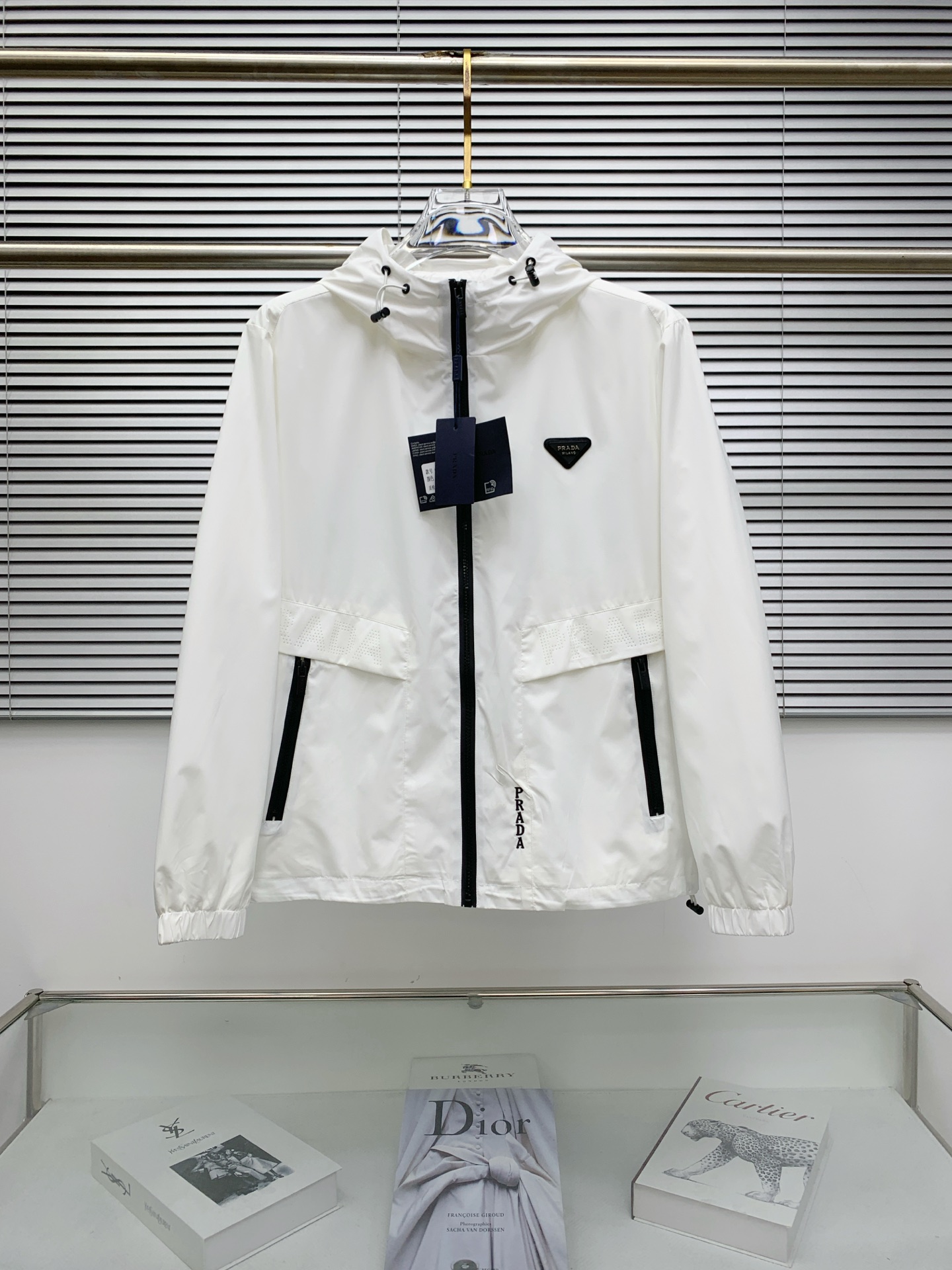 P普拉达25ss早秋【新品】风衣夹克外套爆款 秋冬专柜新款休闲时尚夹克外套！超前卫设计风格 细腻舒适 穿