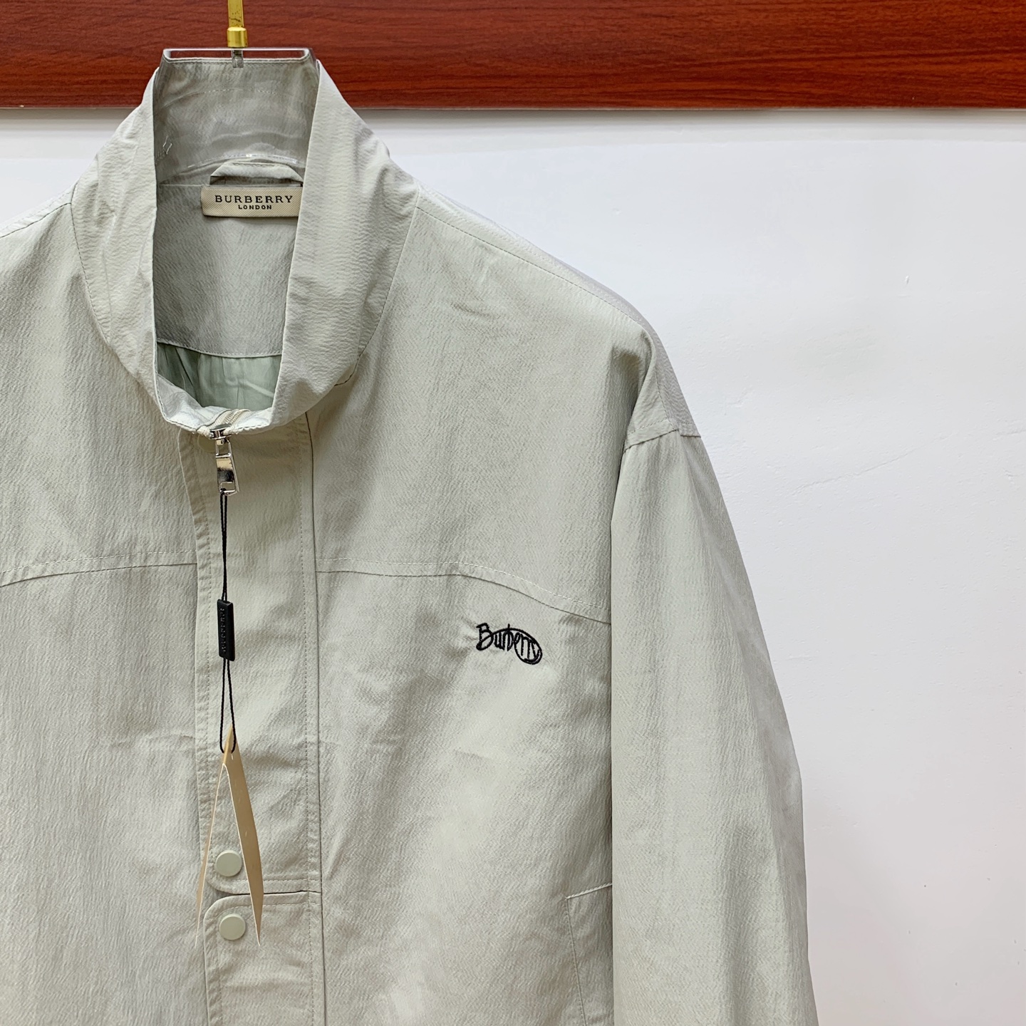 P巴宝莉25ss早秋【新品】风衣夹克外套爆款 秋冬专柜新款休闲时尚夹克外套！超前卫设计风格 细腻舒适 穿
