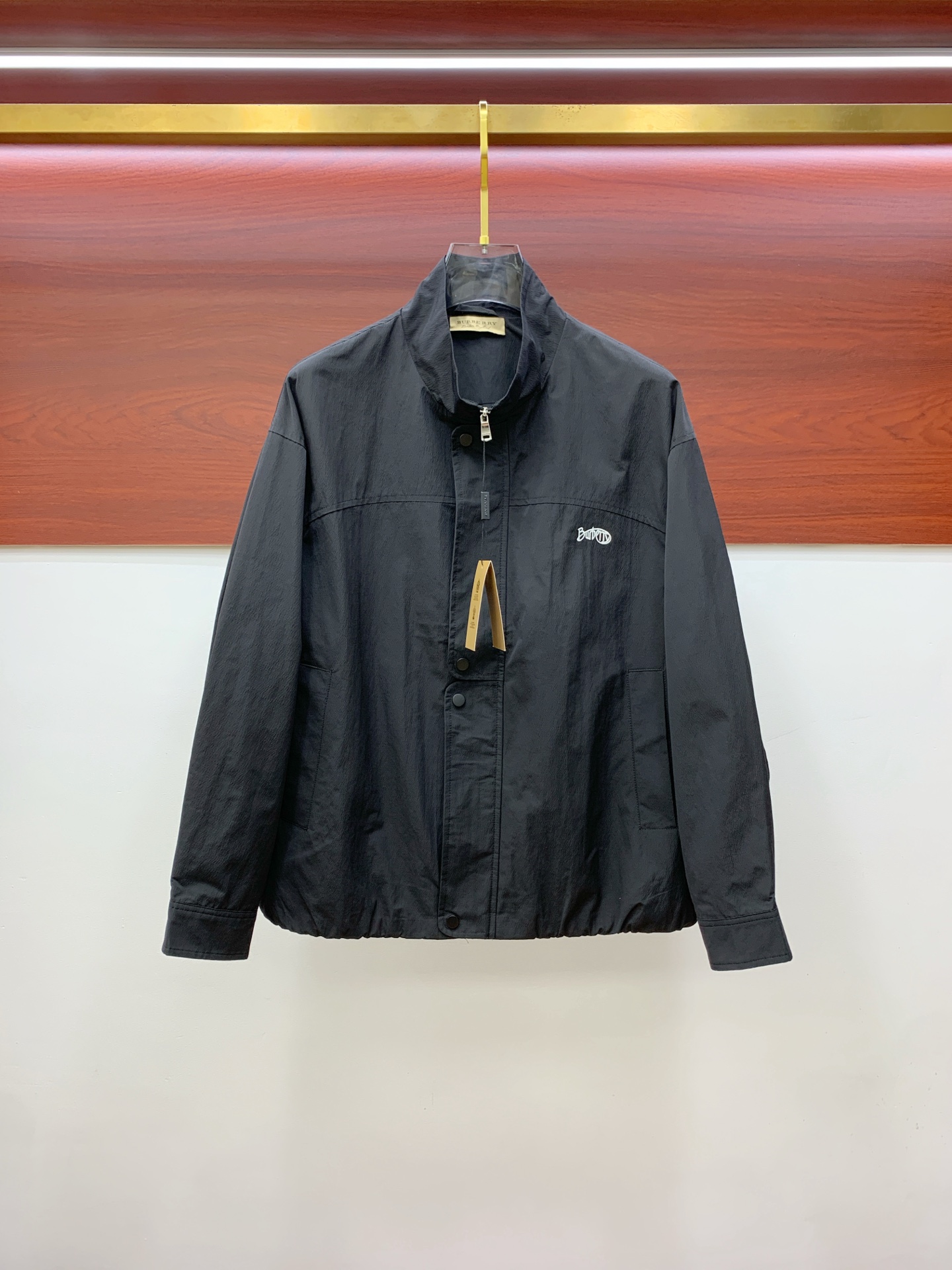 P巴宝莉25ss早秋【新品】风衣夹克外套爆款 秋冬专柜新款休闲时尚夹克外套！超前卫设计风格 细腻舒适 穿