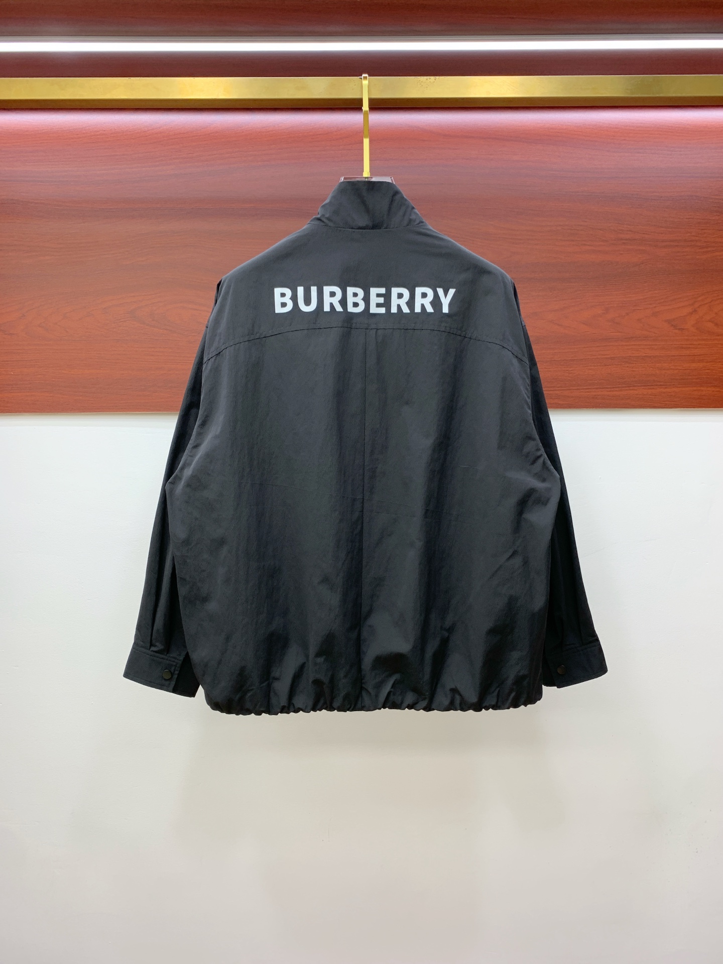 P巴宝莉25ss早秋【新品】风衣夹克外套爆款 秋冬专柜新款休闲时尚夹克外套！超前卫设计风格 细腻舒适 穿