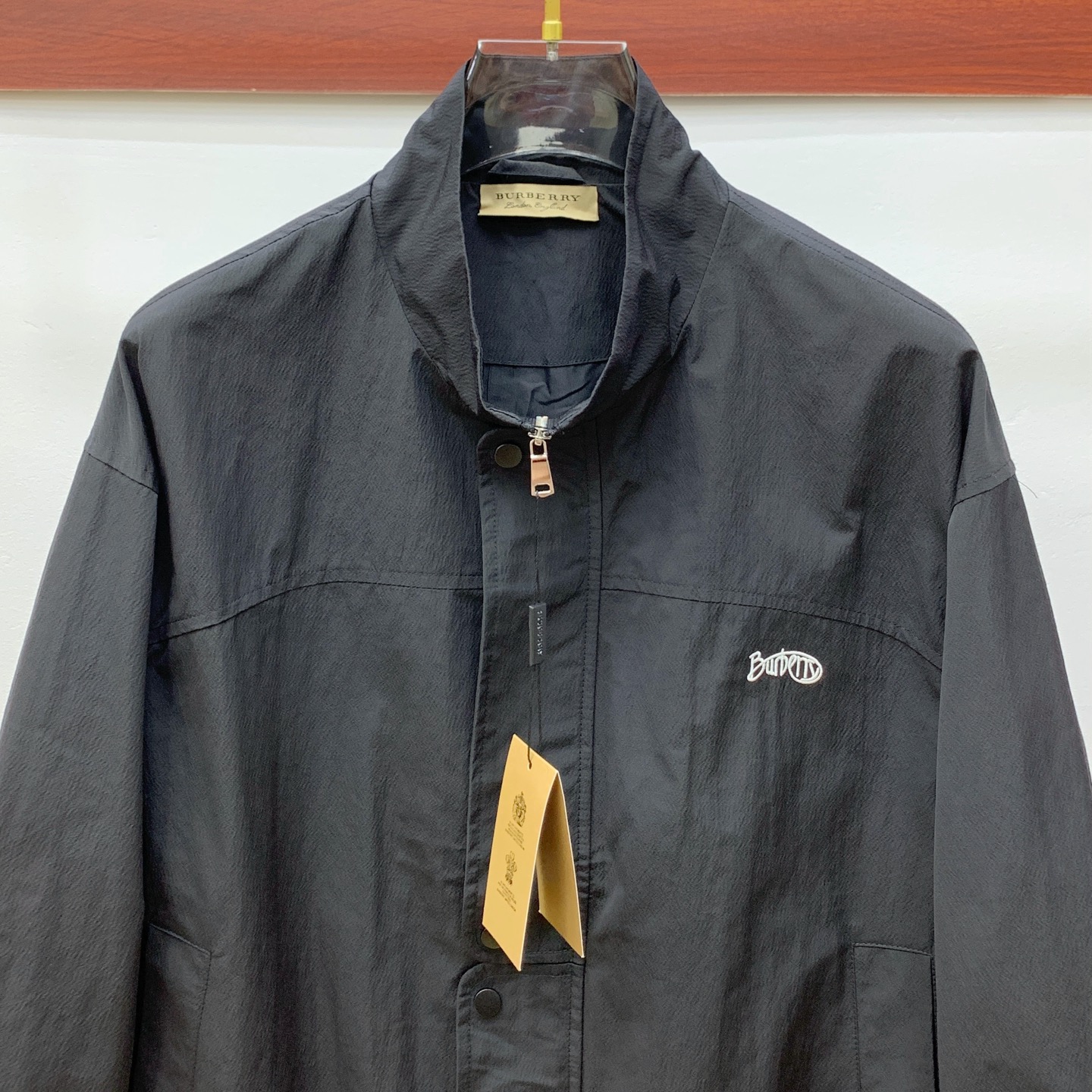 P巴宝莉25ss早秋【新品】风衣夹克外套爆款 秋冬专柜新款休闲时尚夹克外套！超前卫设计风格 细腻舒适 穿