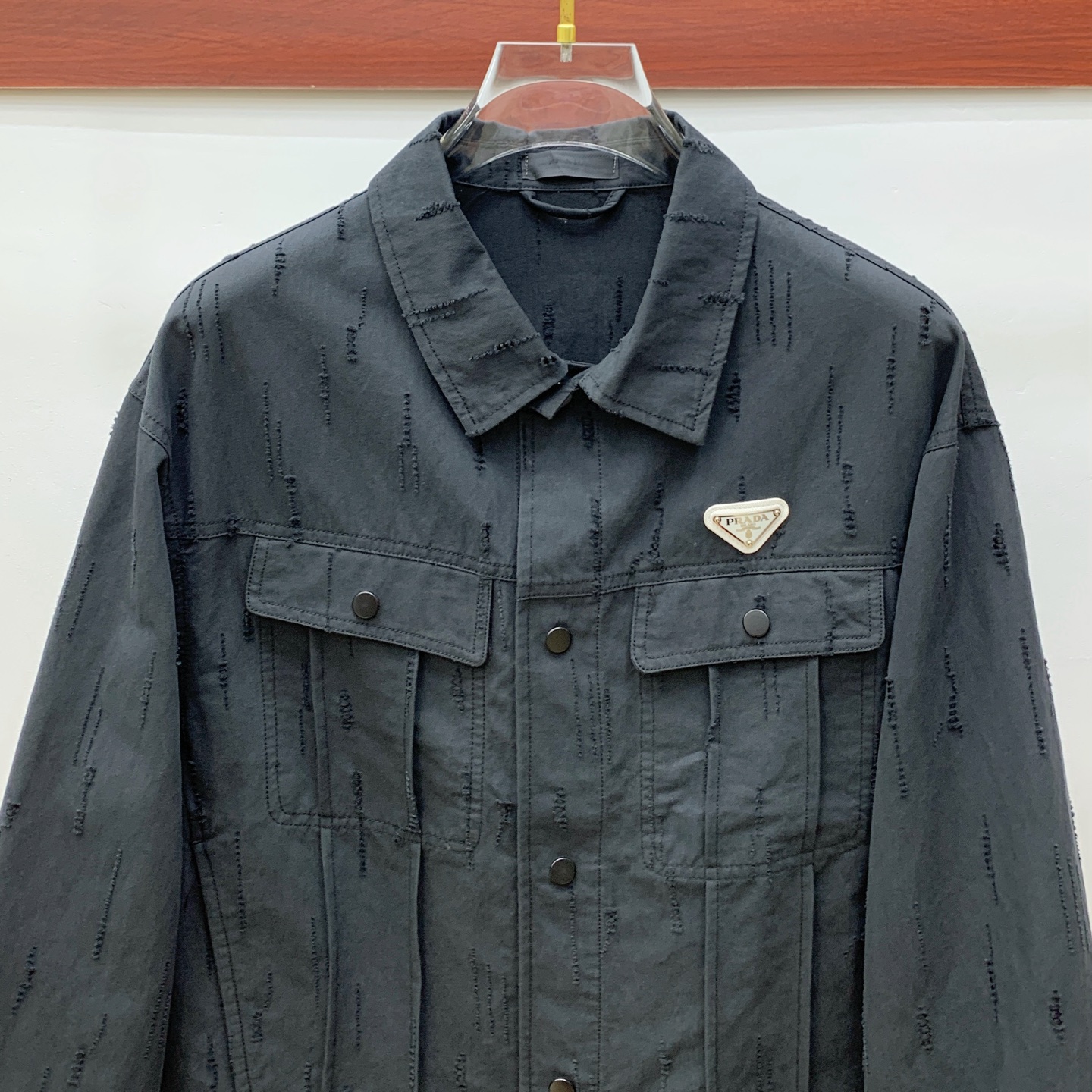P普拉达25ss早秋【新品】风衣夹克外套爆款 秋冬专柜新款休闲时尚夹克外套！超前卫设计风格 细腻舒适 穿