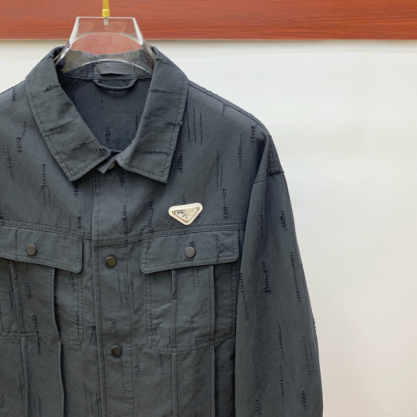 P普拉达25ss早秋【新品】风衣夹克外套爆款 秋冬专柜新款休闲时尚夹克外套！超前卫设计风格 细腻舒适 穿