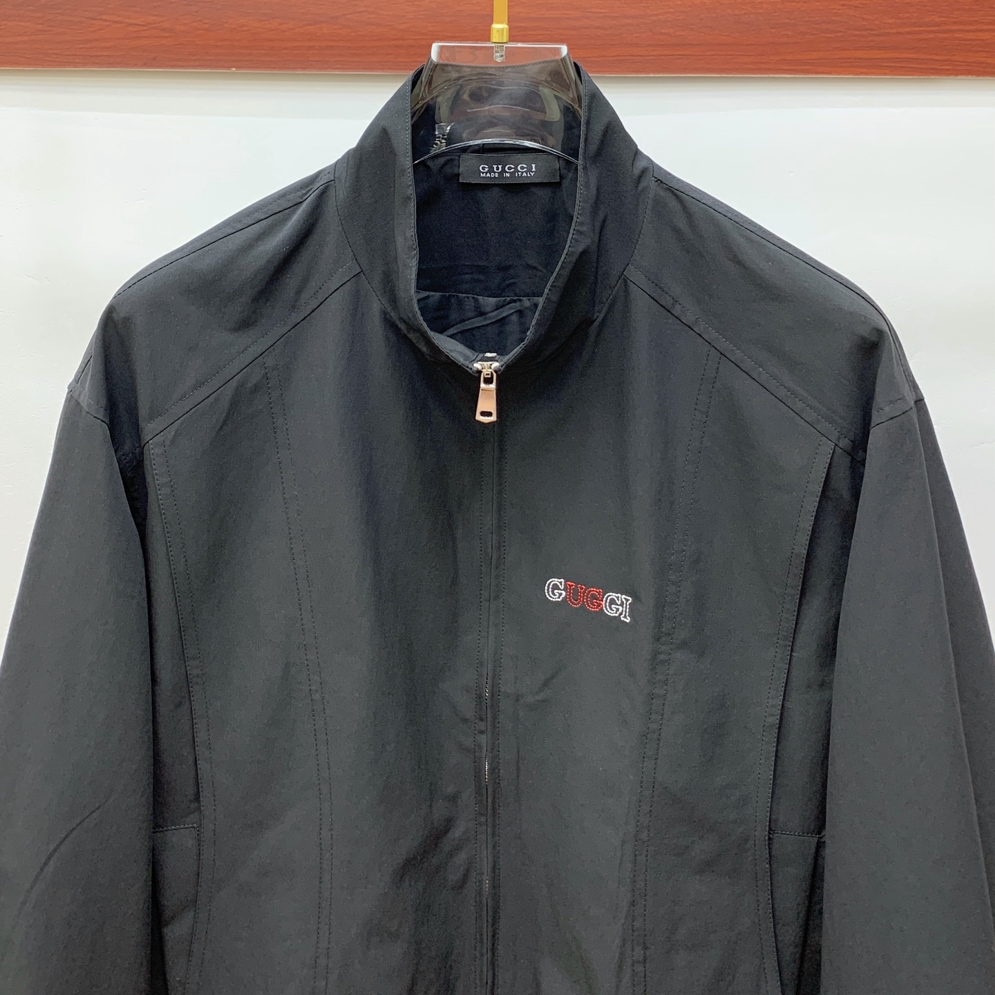 P普拉达25ss早秋【新品】风衣夹克外套爆款 秋冬专柜新款休闲时尚夹克外套！超前卫设计风格 细腻舒适 穿