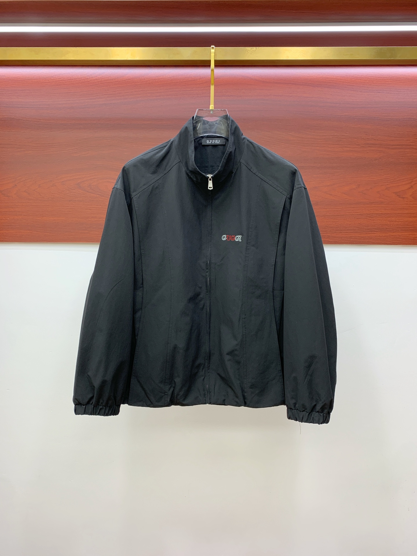P普拉达25ss早秋【新品】风衣夹克外套爆款 秋冬专柜新款休闲时尚夹克外套！超前卫设计风格 细腻舒适 穿