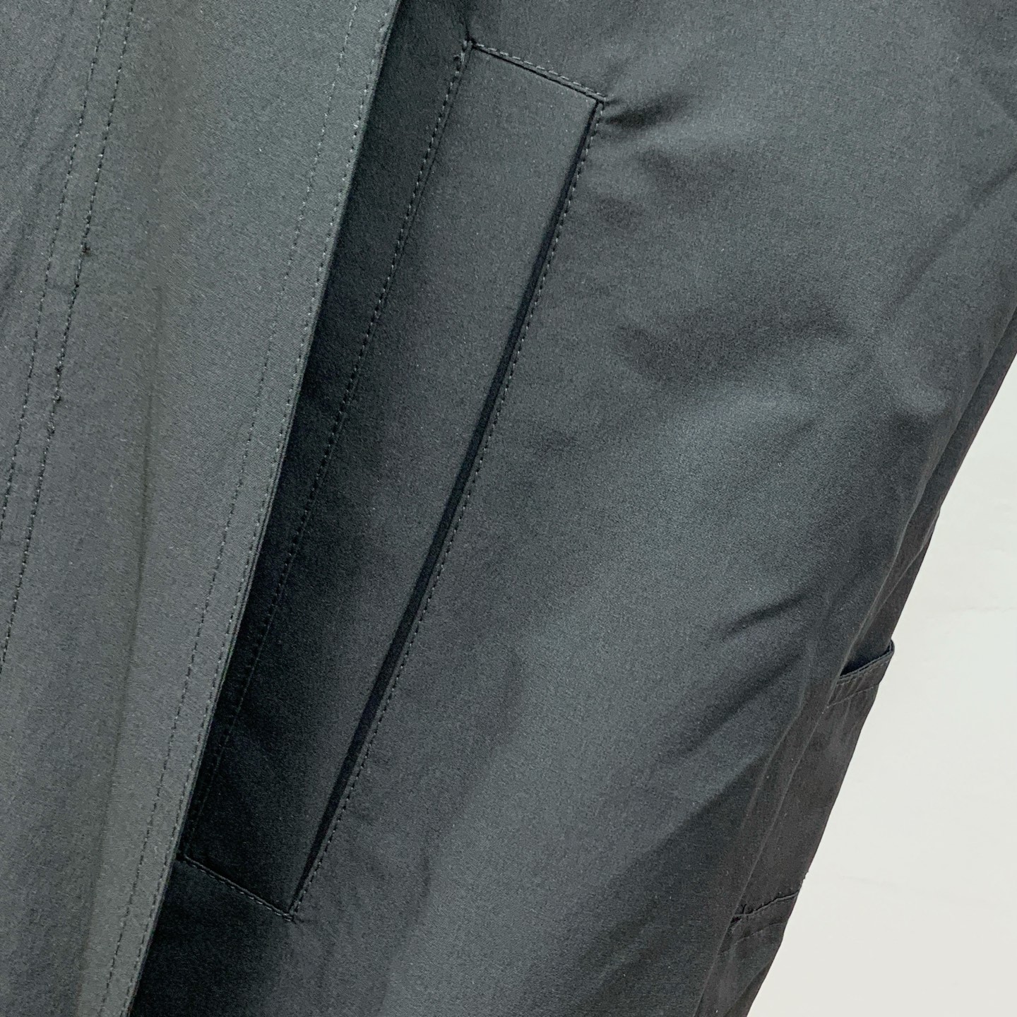 P普拉达25ss早秋【新品】风衣夹克外套爆款 秋冬专柜新款休闲时尚夹克外套！超前卫设计风格 细腻舒适 穿