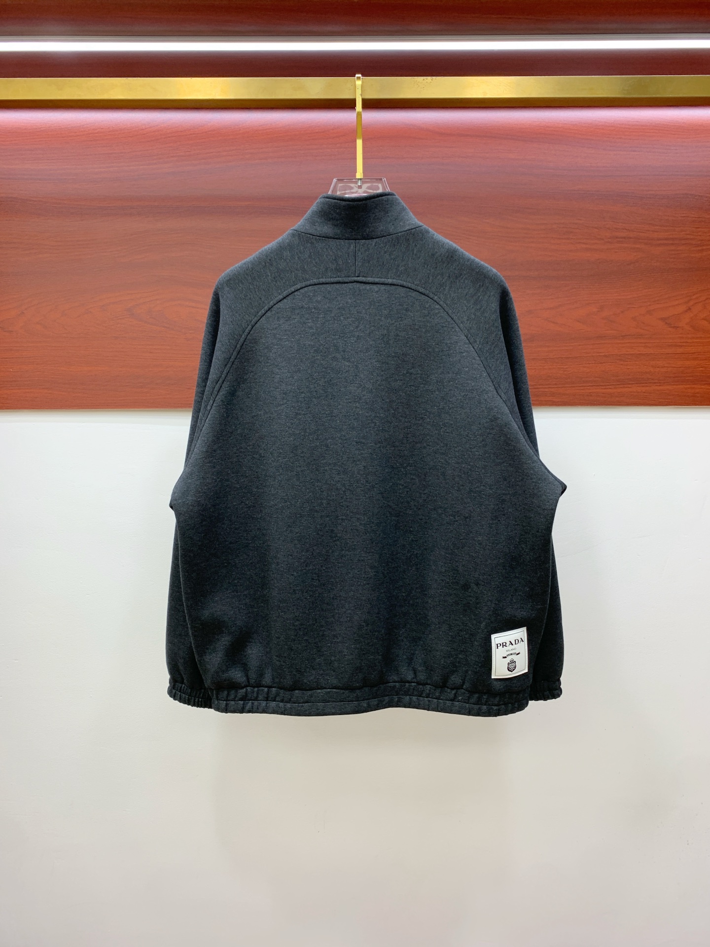 P普拉达25ss早秋【新品】风衣夹克外套爆款 秋冬专柜新款休闲时尚夹克外套！超前卫设计风格 细腻舒适 穿