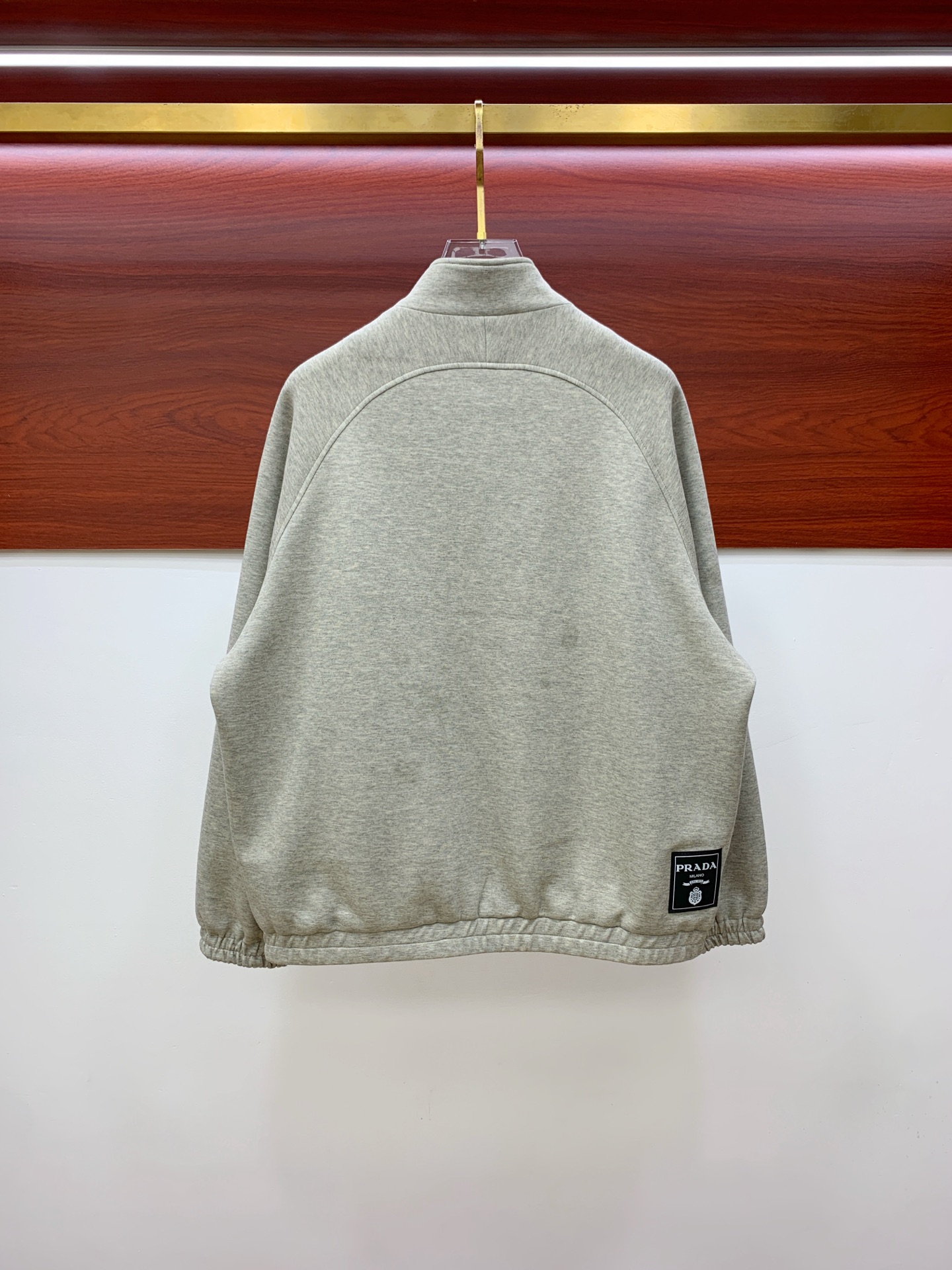 P普拉达25ss早秋【新品】风衣夹克外套爆款 秋冬专柜新款休闲时尚夹克外套！超前卫设计风格 细腻舒适 穿