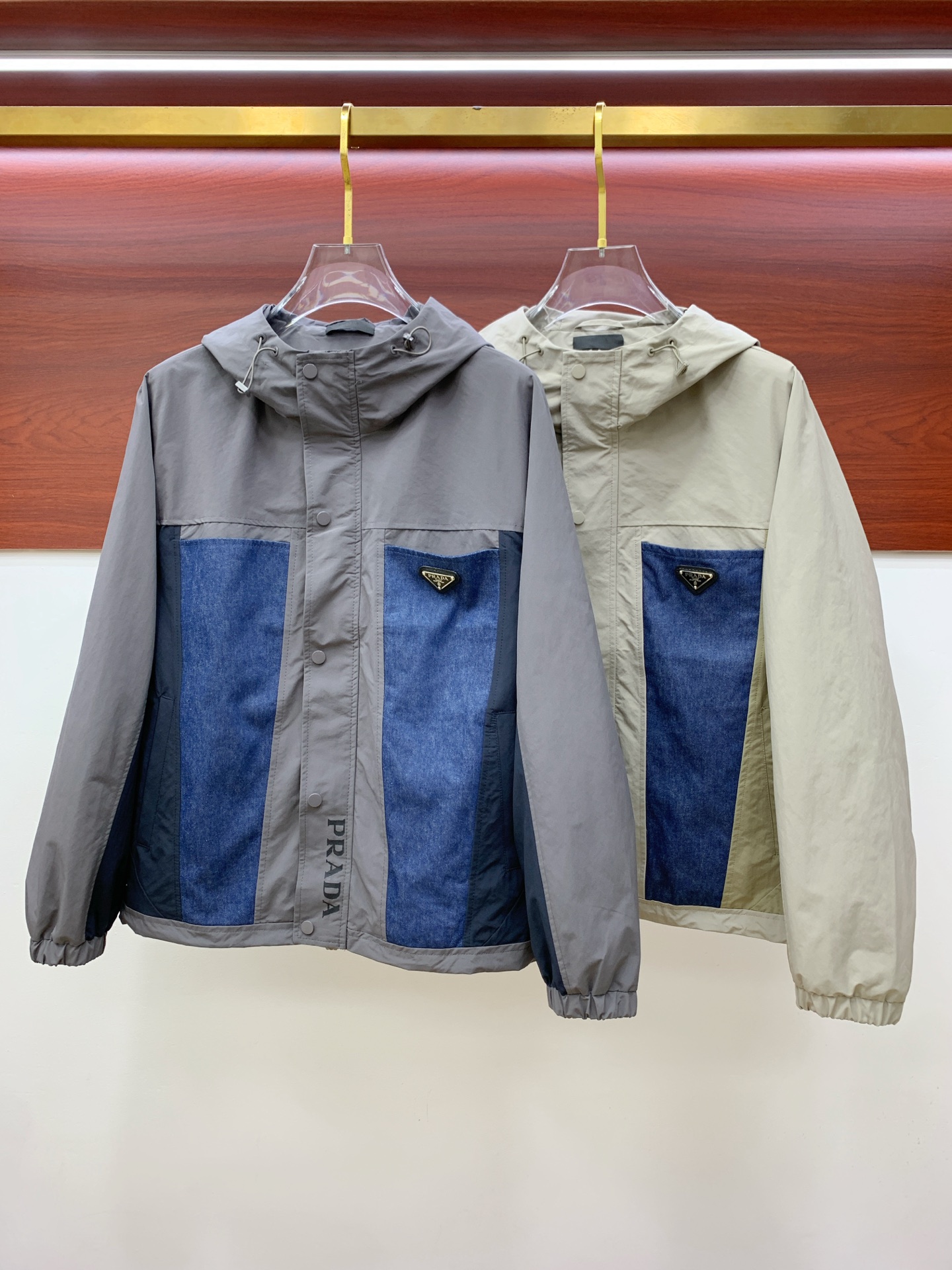P普拉达25ss早秋【新品】风衣夹克外套爆款 秋冬专柜新款休闲时尚夹克外套！超前卫设计风格 细腻舒适 穿