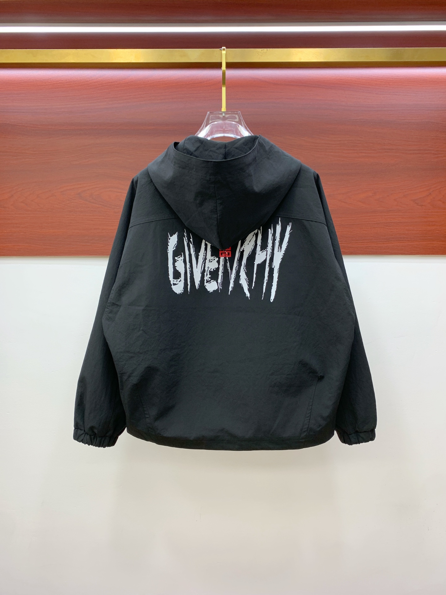 P纪梵希25ss早秋【新品】风衣夹克外套爆款 秋冬专柜新款休闲时尚夹克外套！超前卫设计风格 细腻舒适 穿