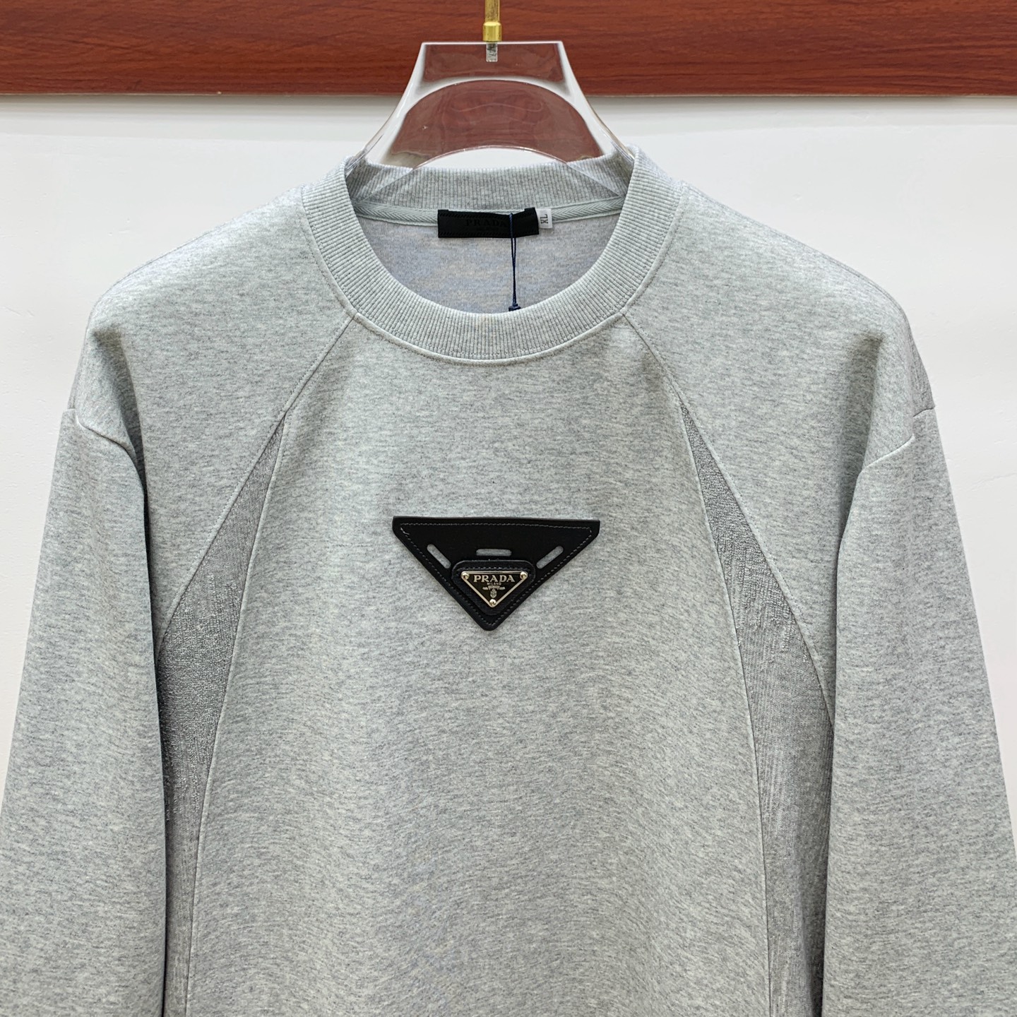 P普拉达25SS【新品】最新最顶级版本精美工艺圆领卫衣，最顶级的品质专柜原单套头衫，顶级制作工艺进口面料