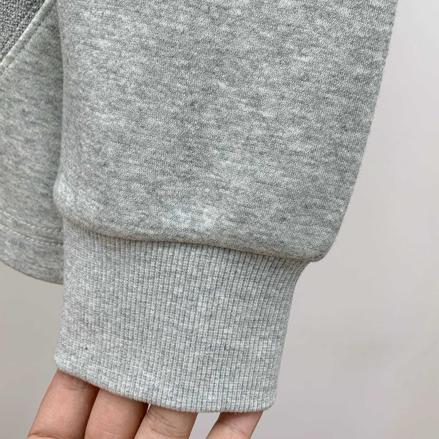 P普拉达25SS【新品】最新最顶级版本精美工艺圆领卫衣，最顶级的品质专柜原单套头衫，顶级制作工艺进口面料