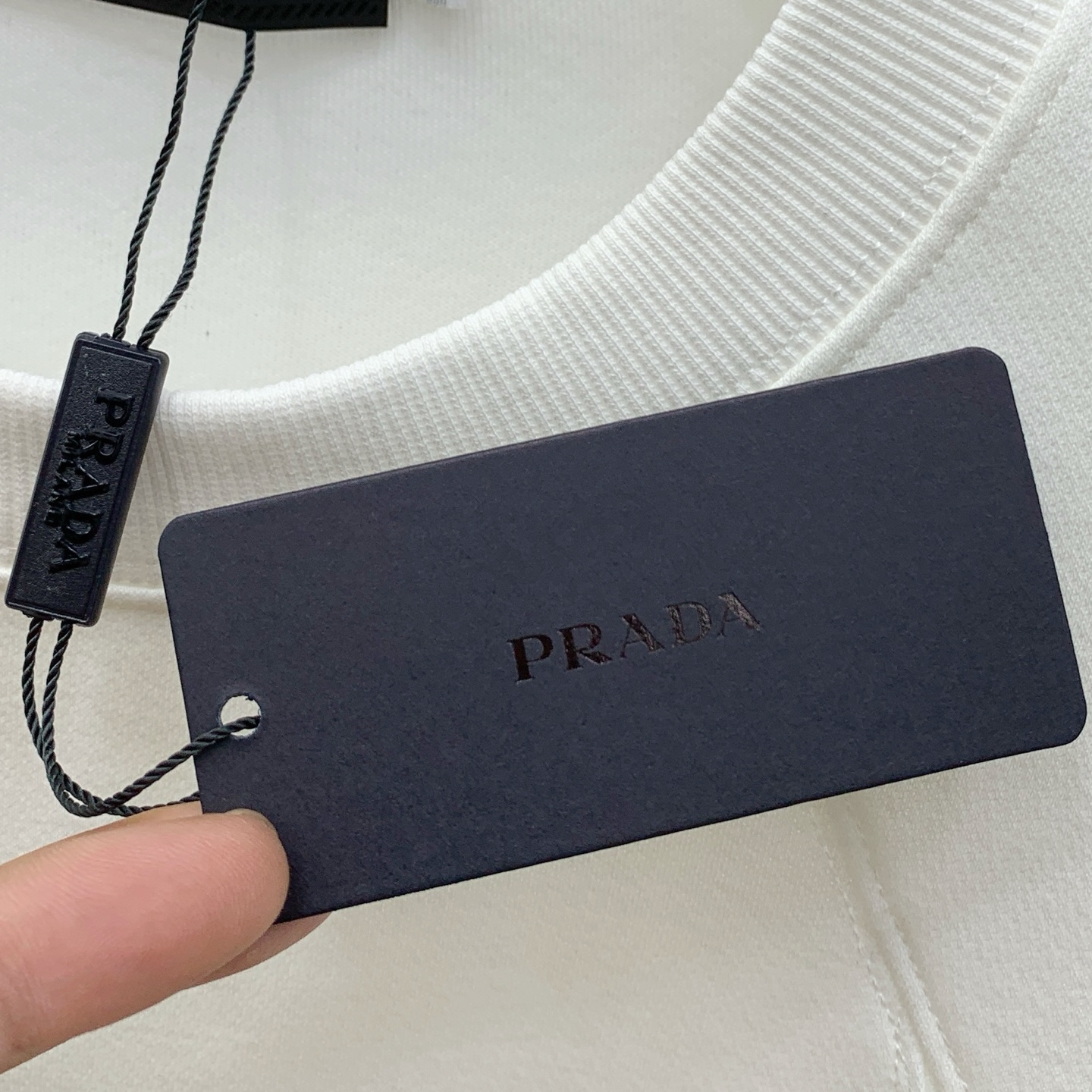 P普拉达25SS【新品】最新最顶级版本精美工艺圆领卫衣，最顶级的品质专柜原单套头衫，顶级制作工艺进口面料
