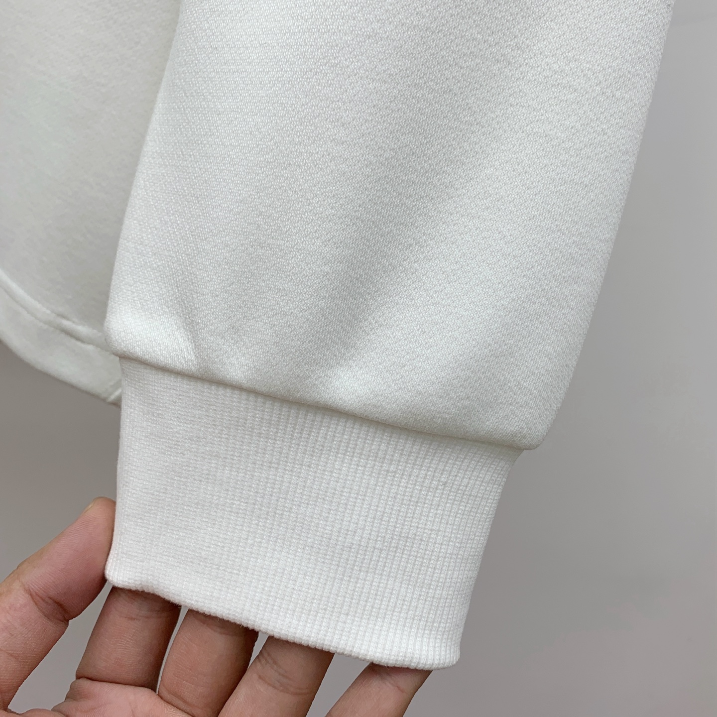 P普拉达25SS【新品】最新最顶级版本精美工艺圆领卫衣，最顶级的品质专柜原单套头衫，顶级制作工艺进口面料