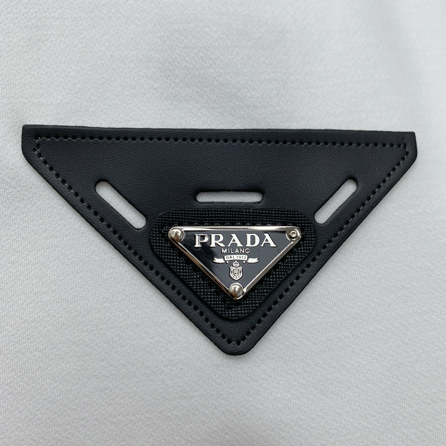 P普拉达25SS【新品】最新最顶级版本精美工艺圆领卫衣，最顶级的品质专柜原单套头衫，顶级制作工艺进口面料