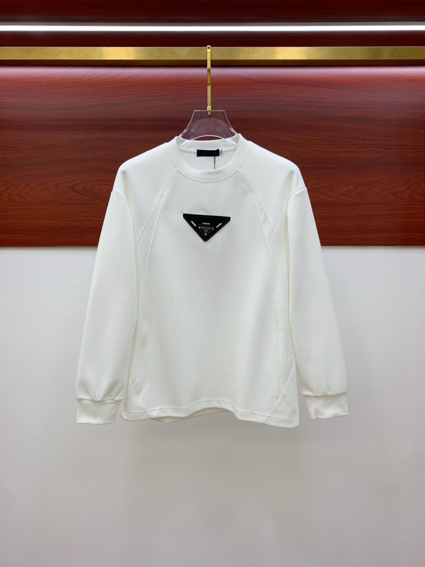 P普拉达25SS【新品】最新最顶级版本精美工艺圆领卫衣，最顶级的品质专柜原单套头衫，顶级制作工艺进口面料