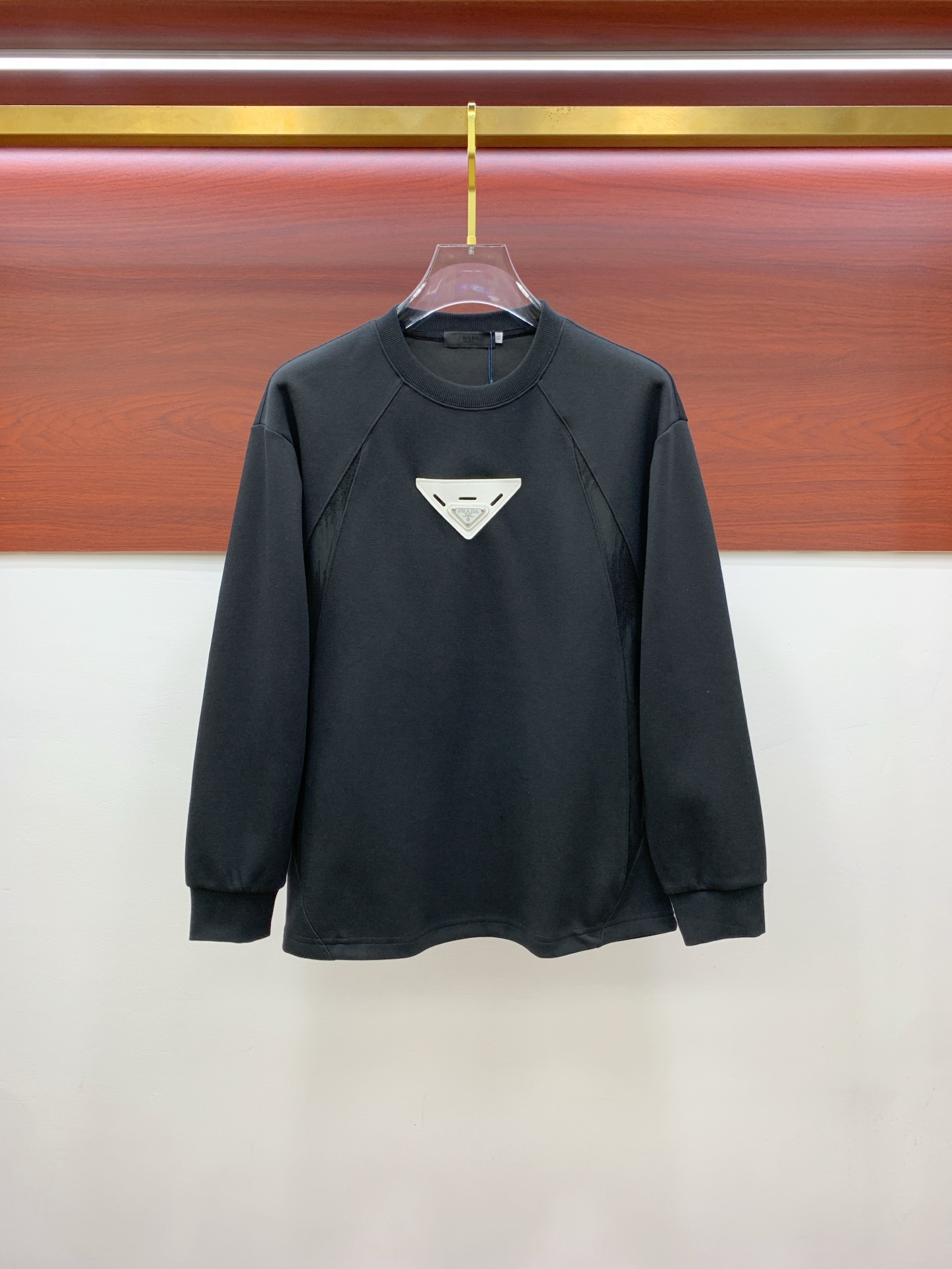 P普拉达25SS【新品】最新最顶级版本精美工艺圆领卫衣，最顶级的品质专柜原单套头衫，顶级制作工艺进口面料