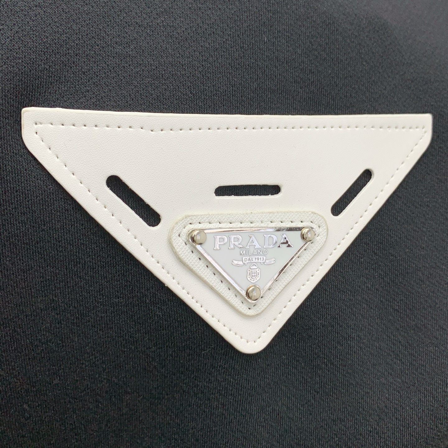 P普拉达25SS【新品】最新最顶级版本精美工艺圆领卫衣，最顶级的品质专柜原单套头衫，顶级制作工艺进口面料