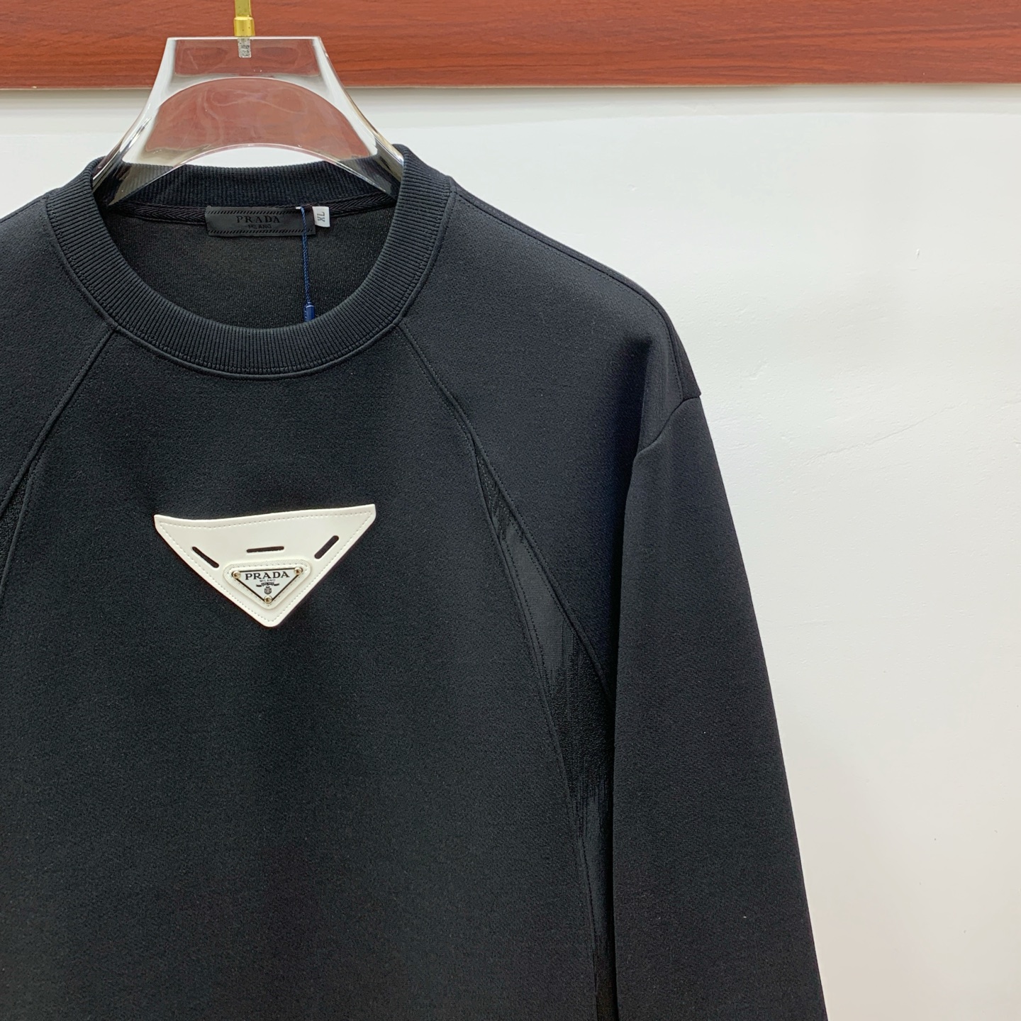 P普拉达25SS【新品】最新最顶级版本精美工艺圆领卫衣，最顶级的品质专柜原单套头衫，顶级制作工艺进口面料