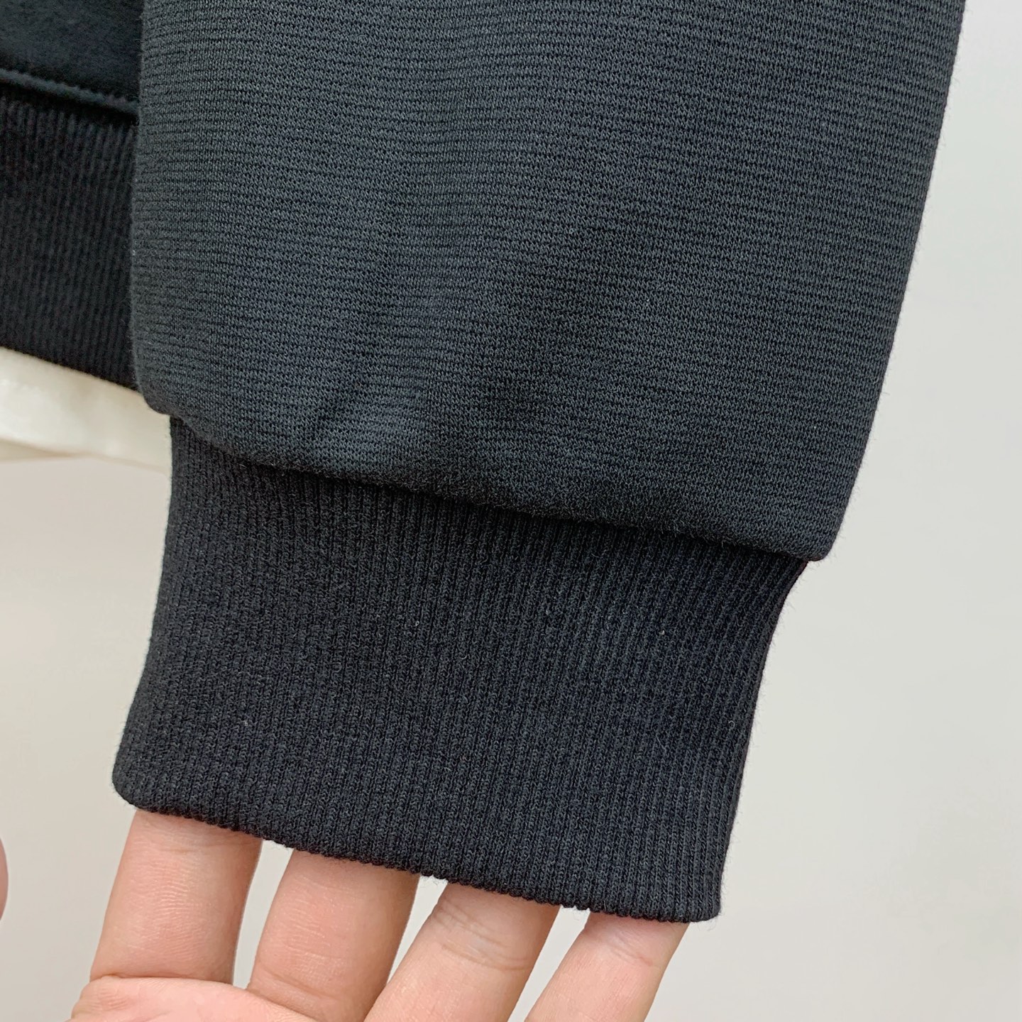 P纪梵希25SS【新品】最新最顶级版本精美工艺圆领卫衣，最顶级的品质专柜原单套头衫，顶级制作工艺进口面料
