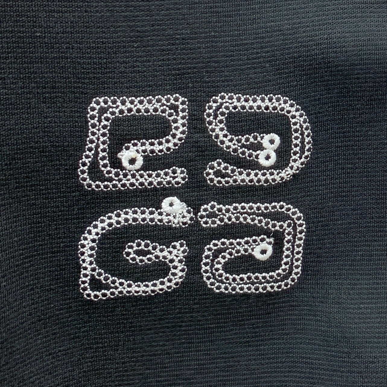 P纪梵希25SS【新品】最新最顶级版本精美工艺圆领卫衣，最顶级的品质专柜原单套头衫，顶级制作工艺进口面料