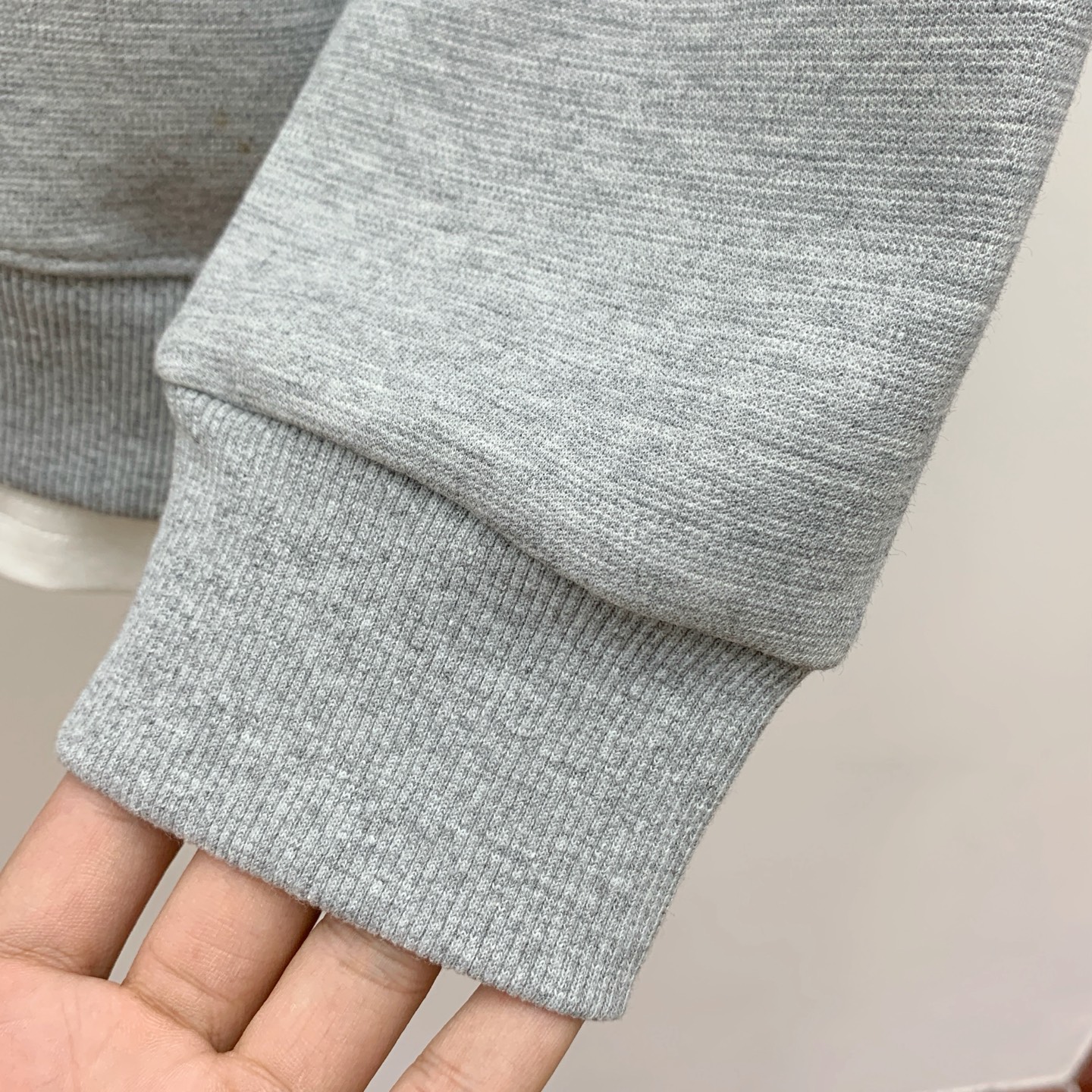 P纪梵希25SS【新品】最新最顶级版本精美工艺圆领卫衣，最顶级的品质专柜原单套头衫，顶级制作工艺进口面料